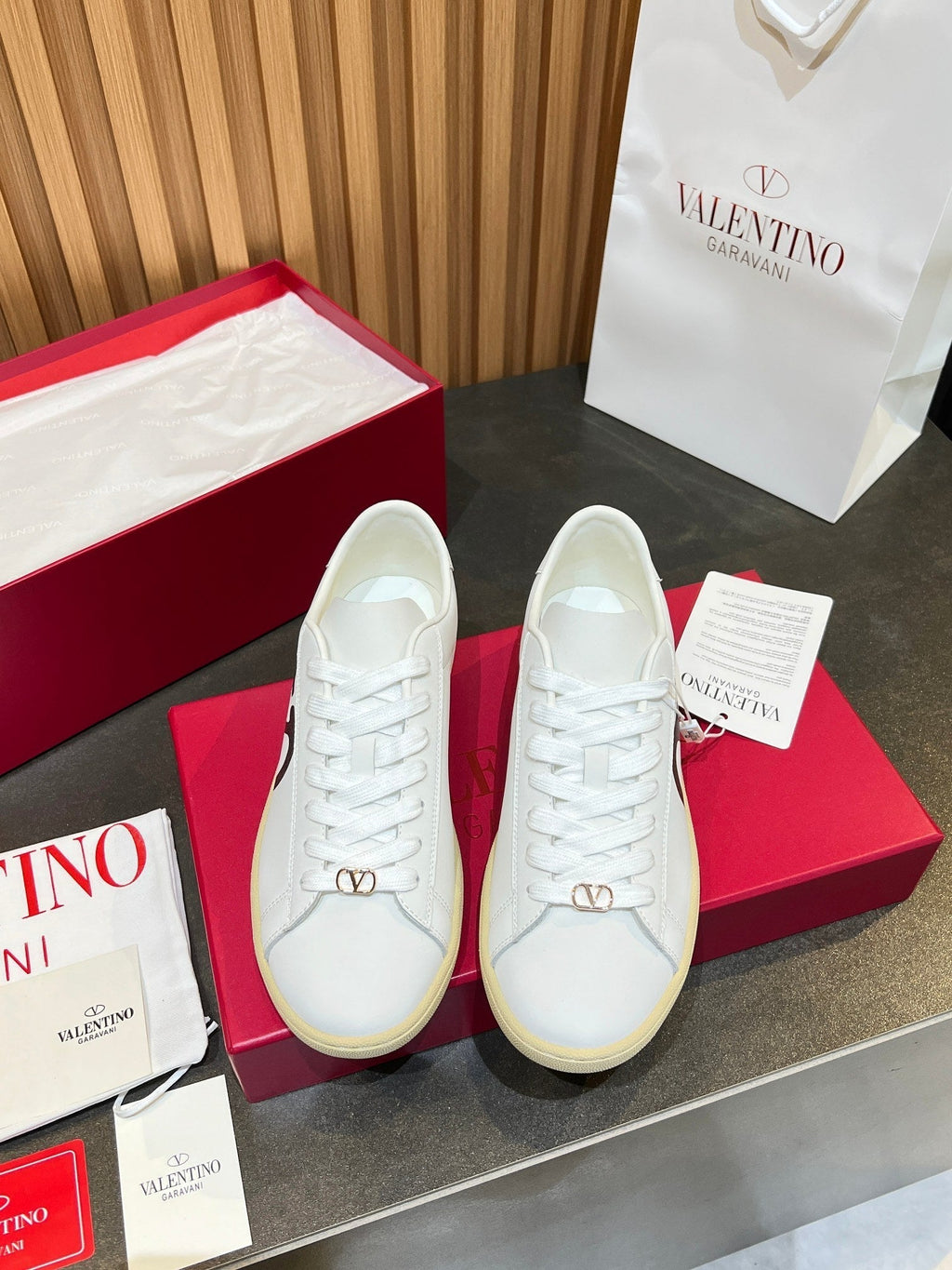 VT 25S Casual Sneakers White Black Cowhide 563094
