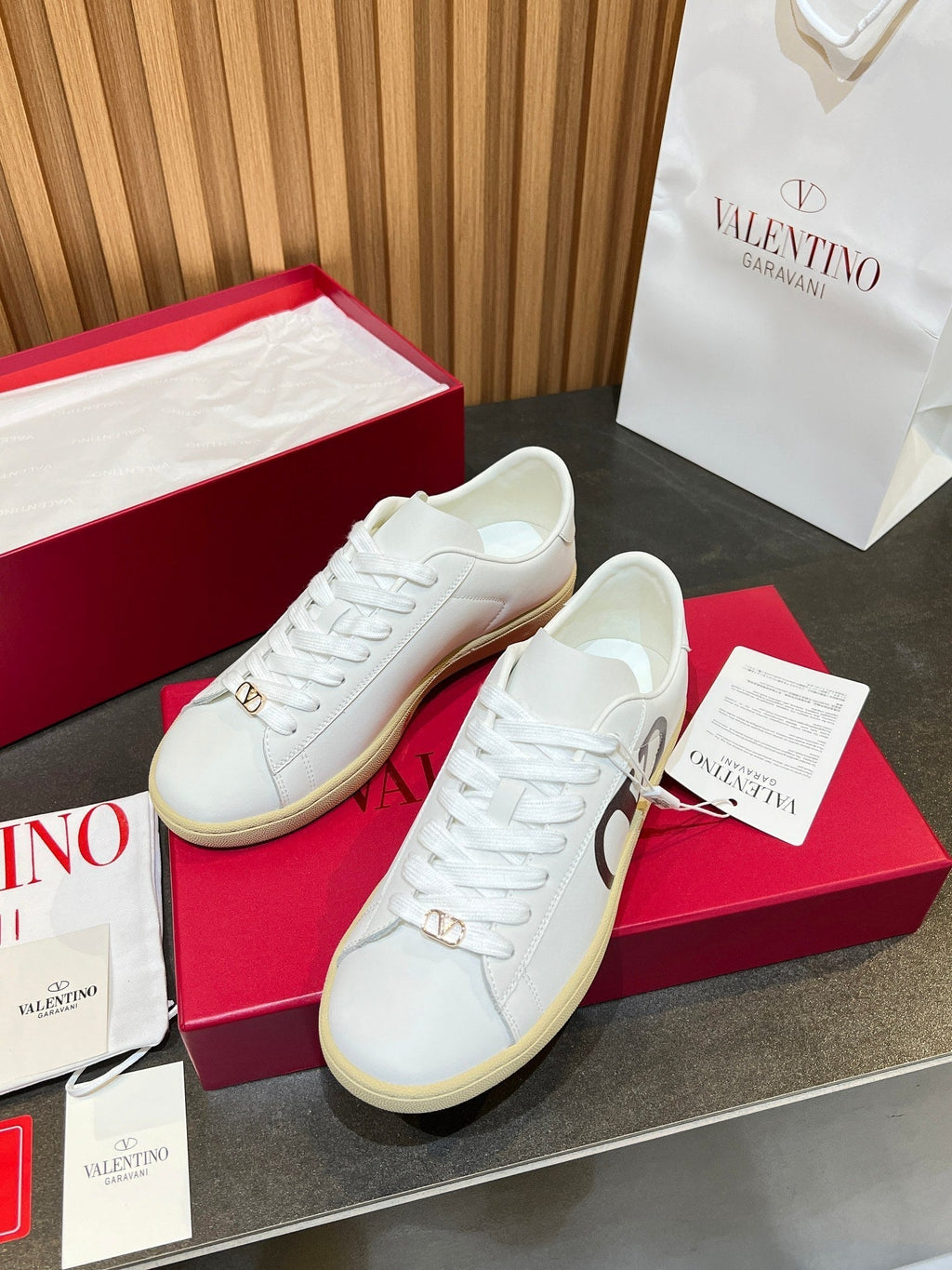 VT 25S Casual Sneakers White Black Cowhide 563094