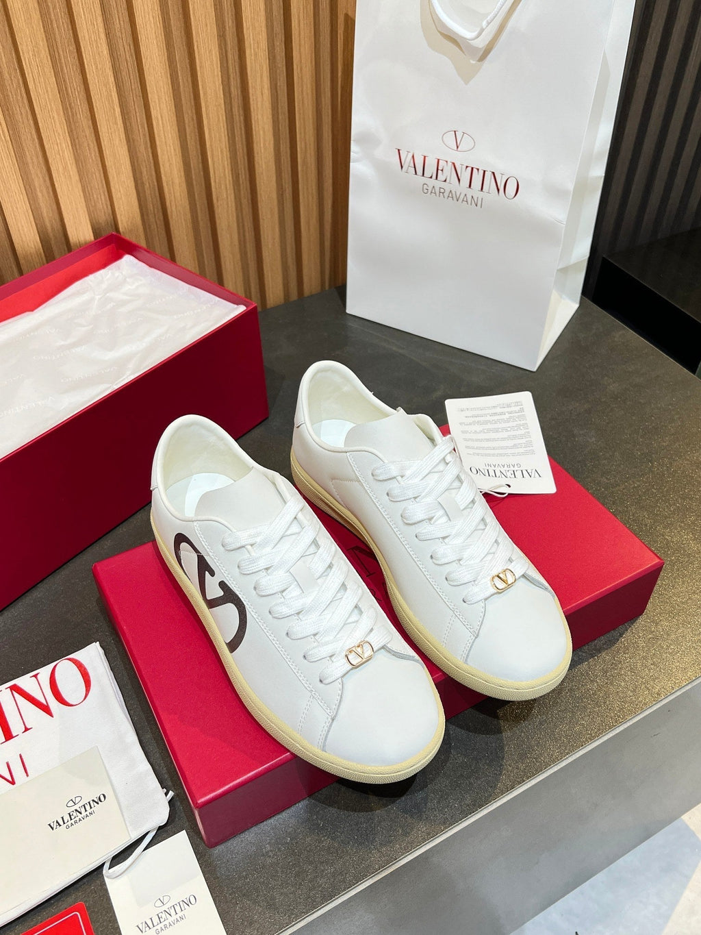 VT 25S Casual Sneakers White Black Cowhide 563094
