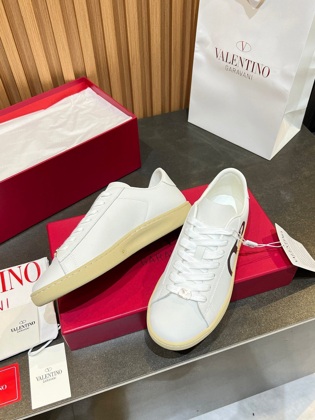 VT 25S Casual Sneakers White Black Cowhide 563094