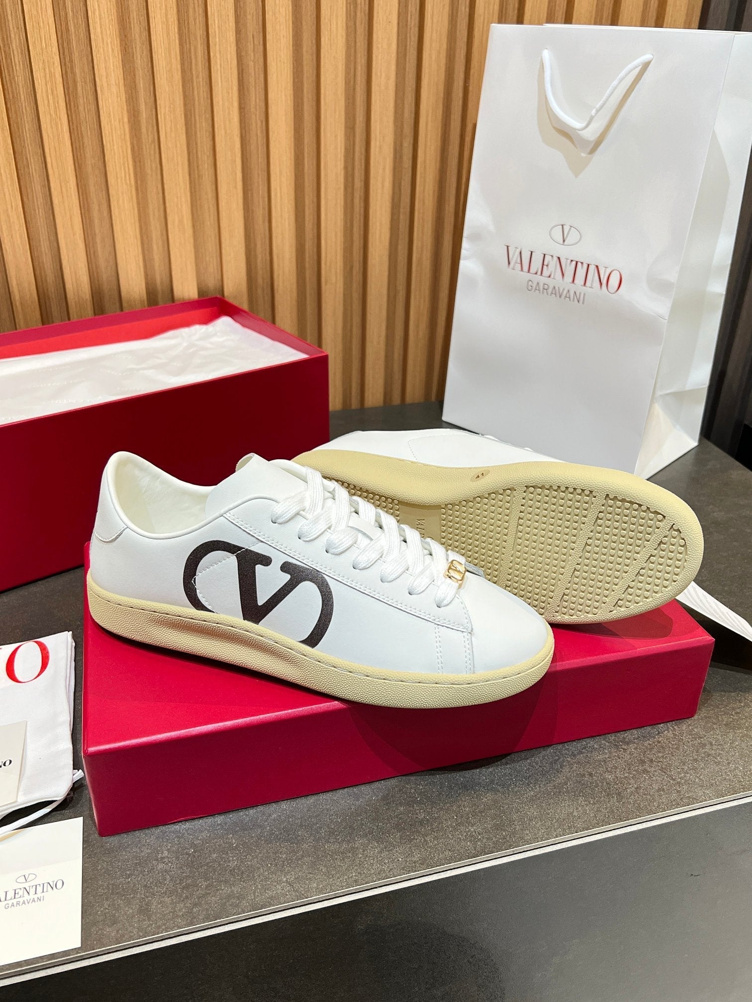 VT 25S Casual Sneakers White Black Cowhide 563094
