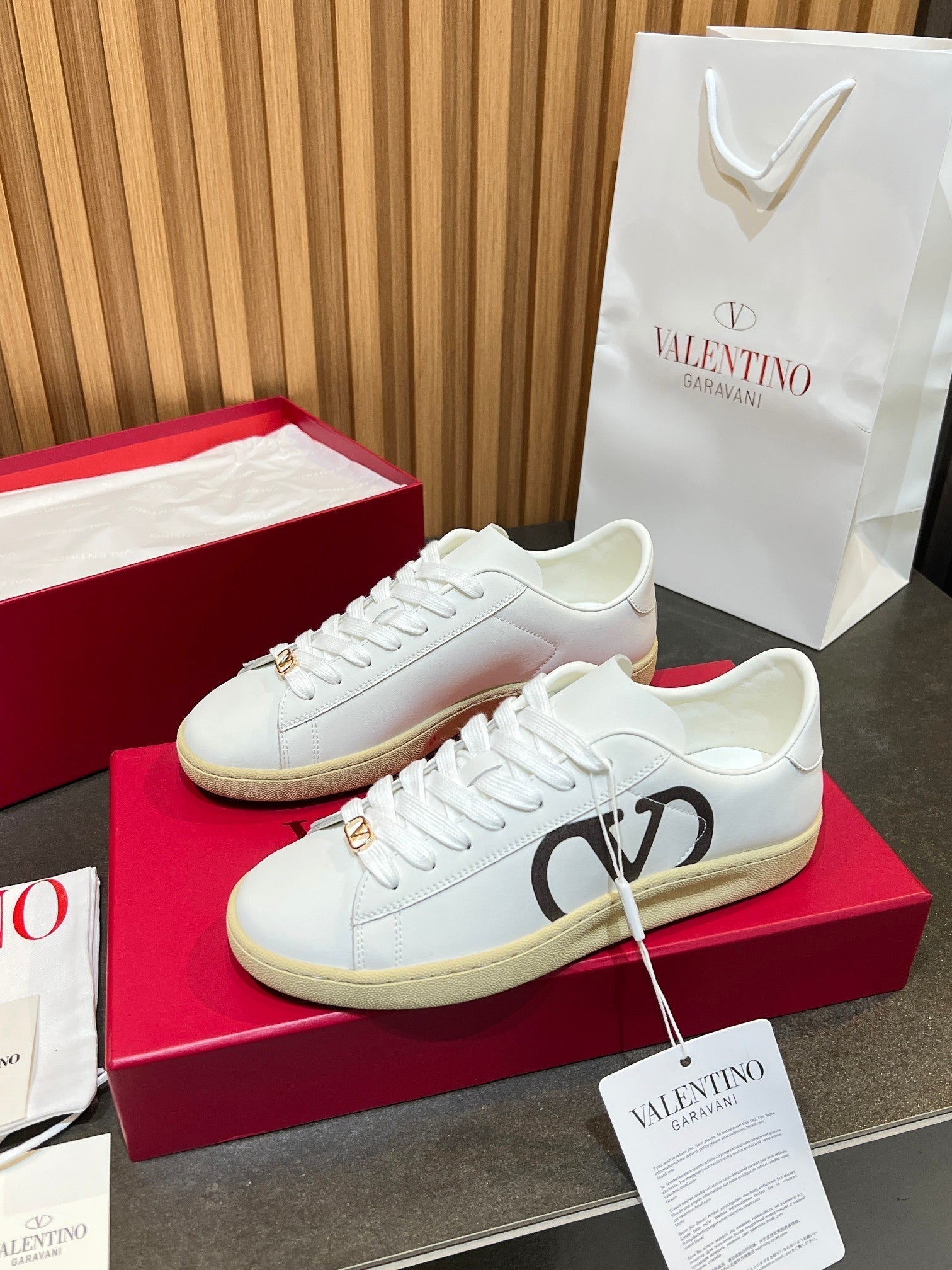 VT 25S Casual Sneakers White Black Cowhide 563094
