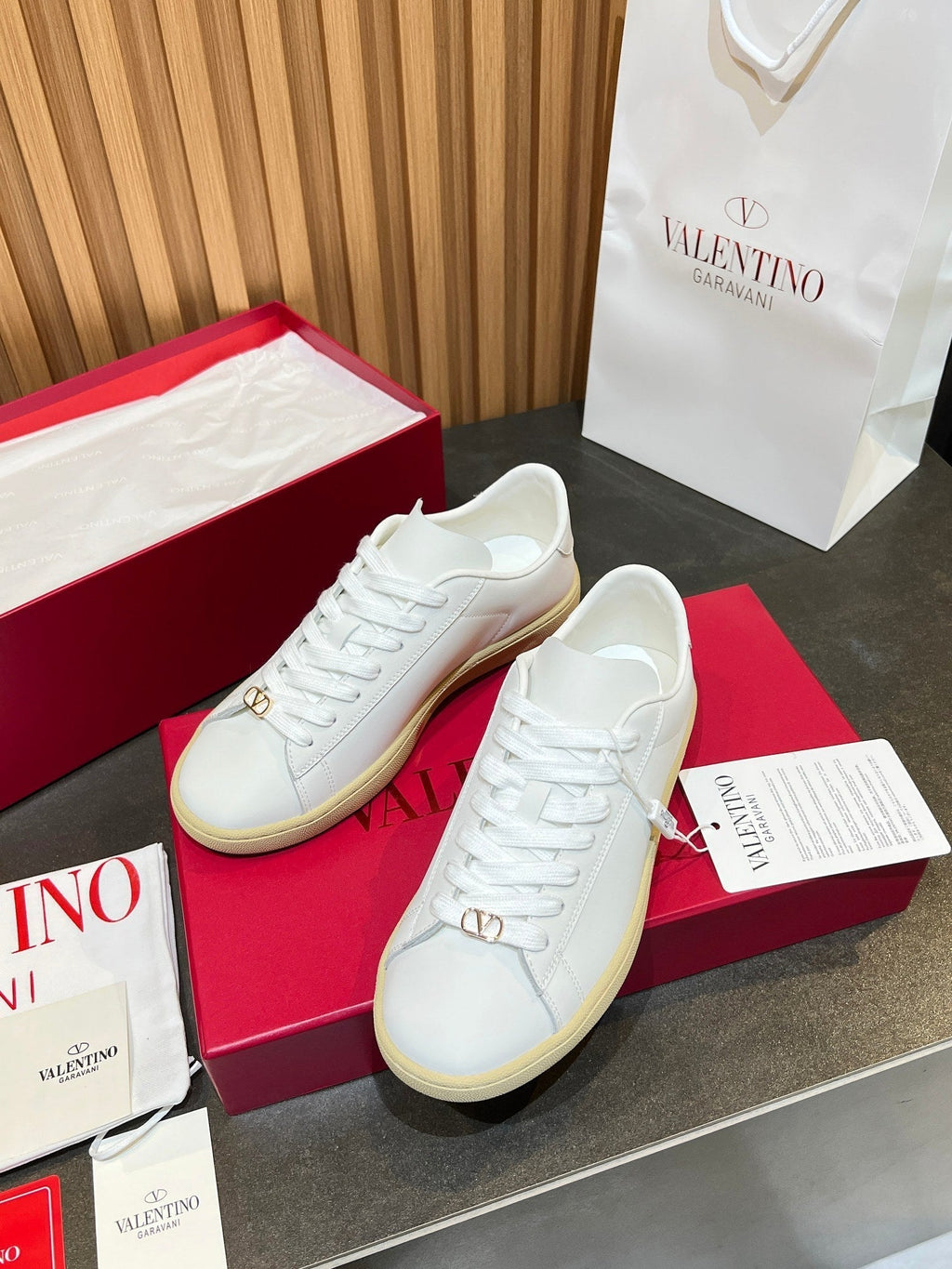 VT 25S Casual Sneakers White Cowhide 563095
