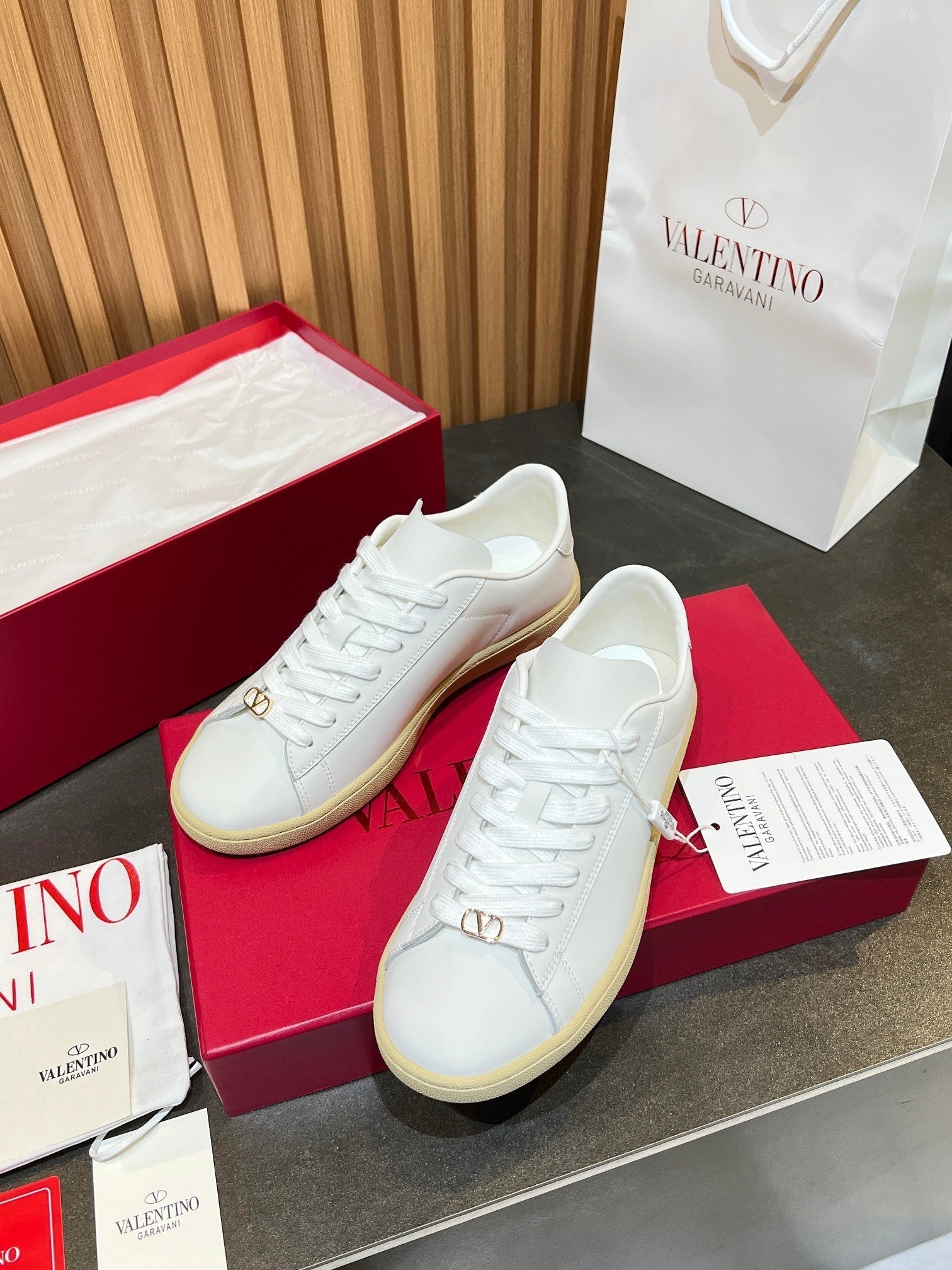 VT 25S Casual Sneakers White Cowhide 563095