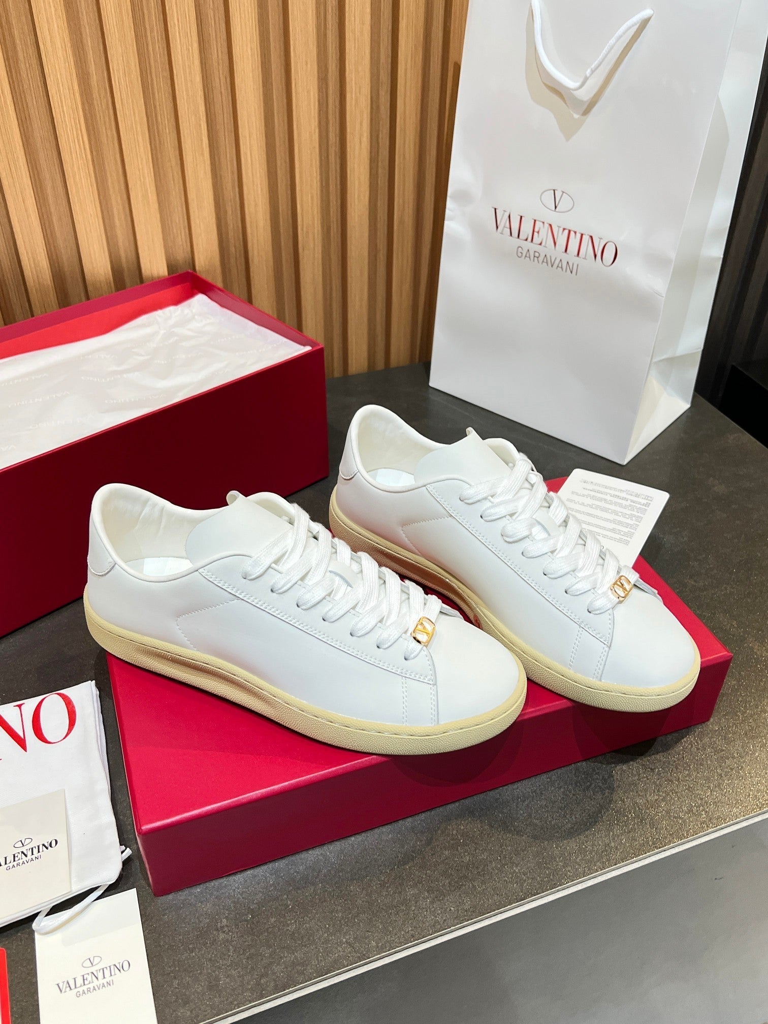 VT 25S Casual Sneakers White Cowhide 563095