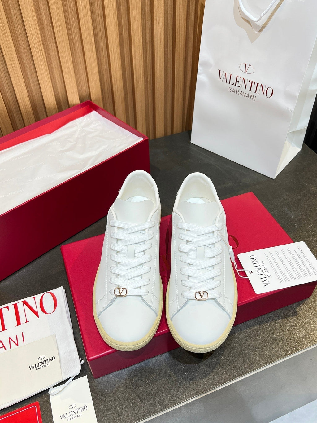 VT 25S Casual Sneakers White Cowhide 563095