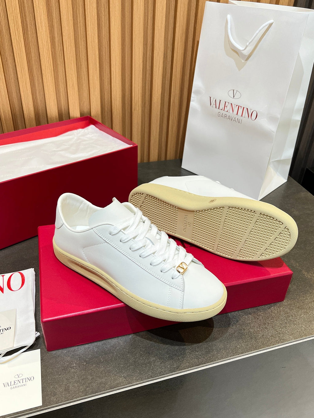 VT 25S Casual Sneakers White Cowhide 563095