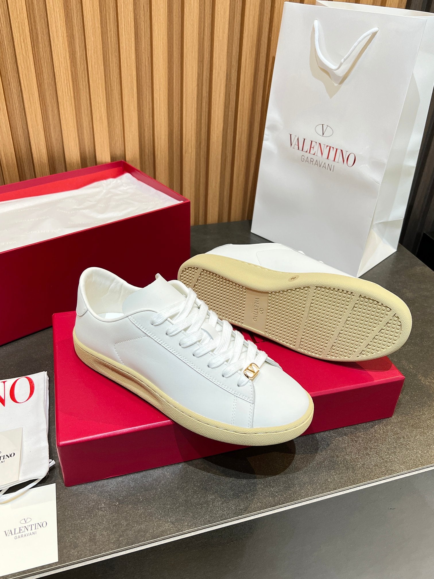 VT 25S Casual Sneakers White Cowhide 563095