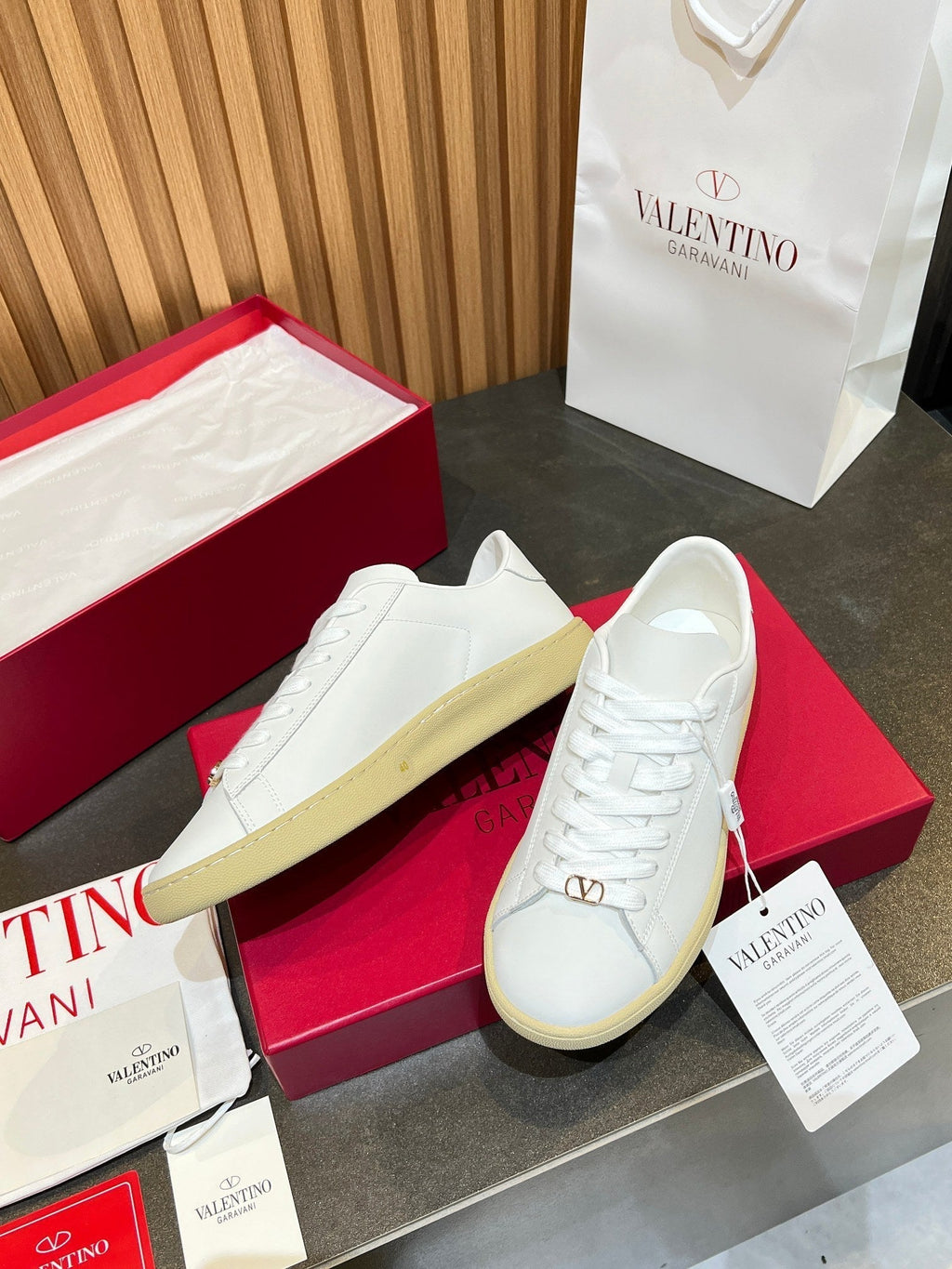 VT 25S Casual Sneakers White Cowhide 563095