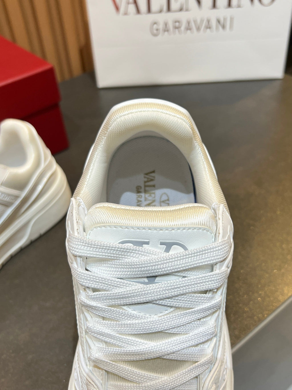 VT 25S Couple Sneakers White Calfskin 563117