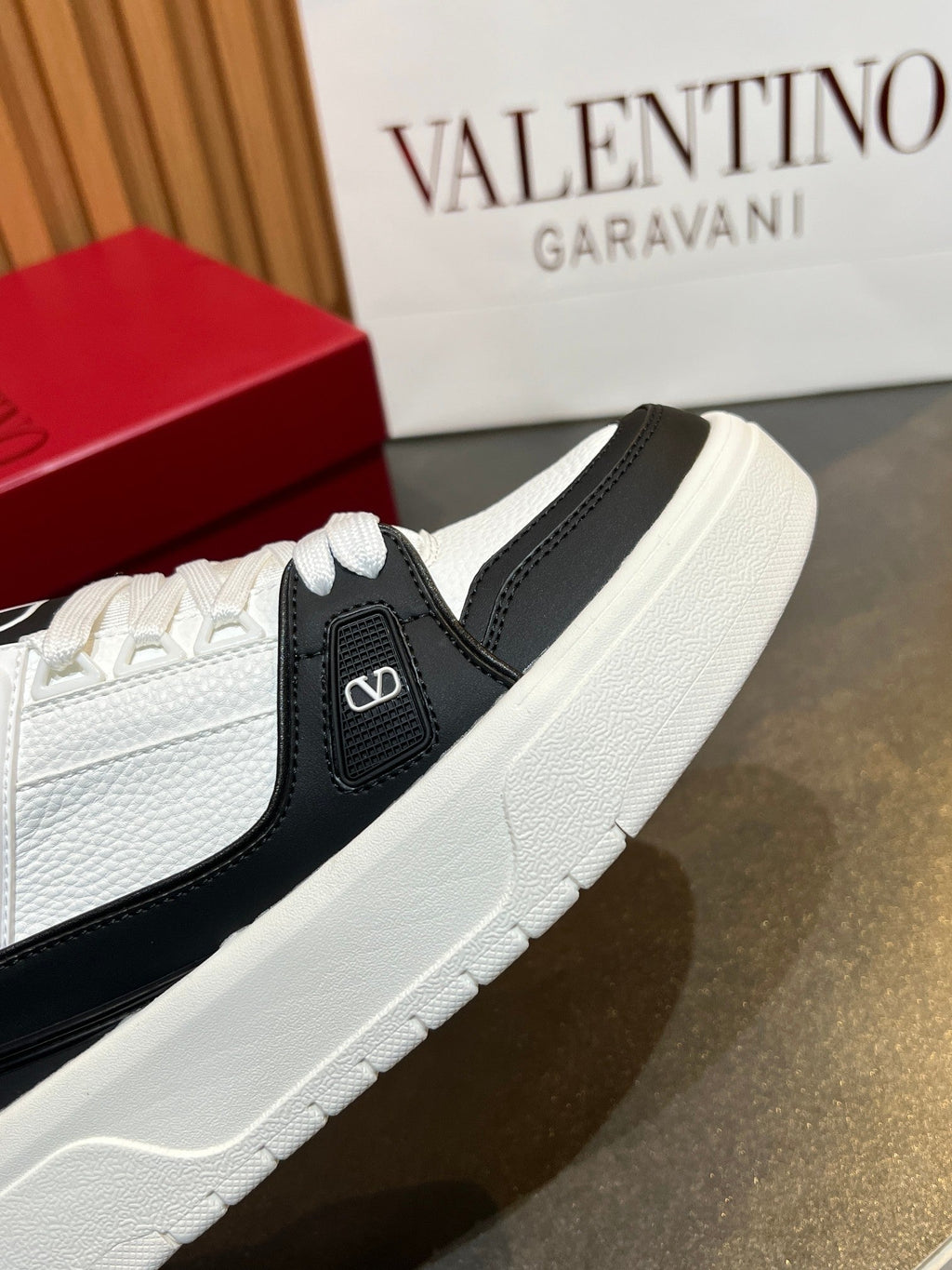 VT 25S Couple Sneakers Black White Calfskin 563120