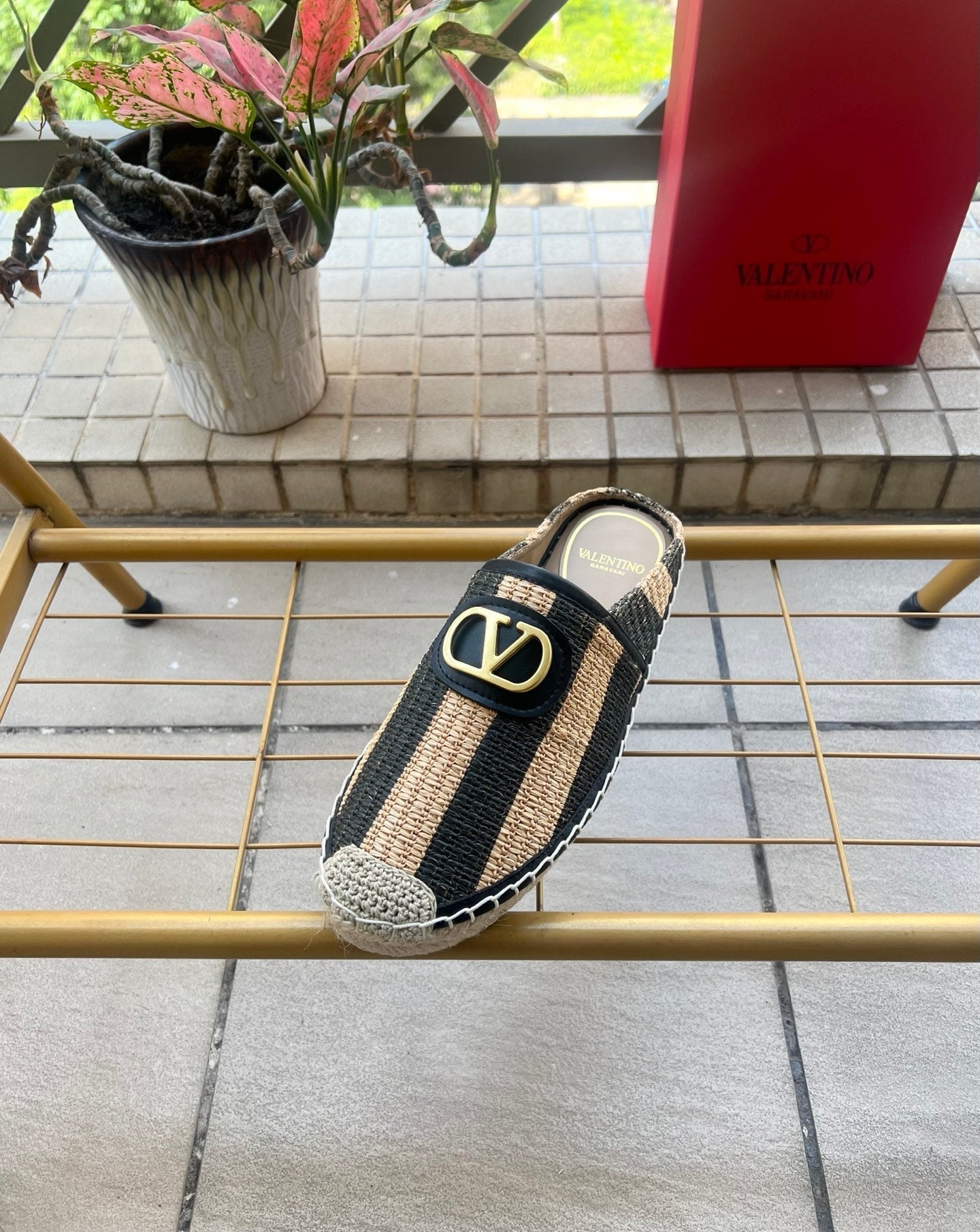 VLogo Signature Striped Espadrille Mules Beige Black Raffia 692191