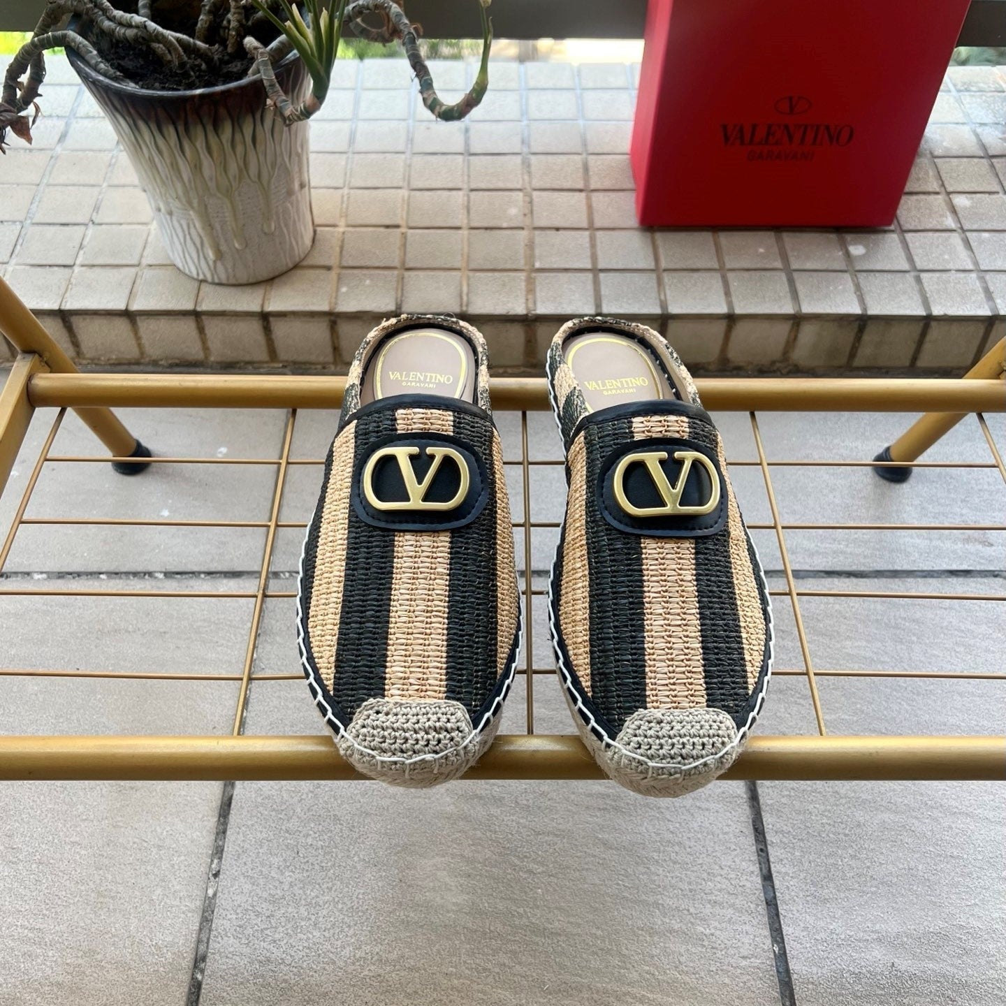VLogo Signature Striped Espadrille Mules Beige Black Raffia 692191