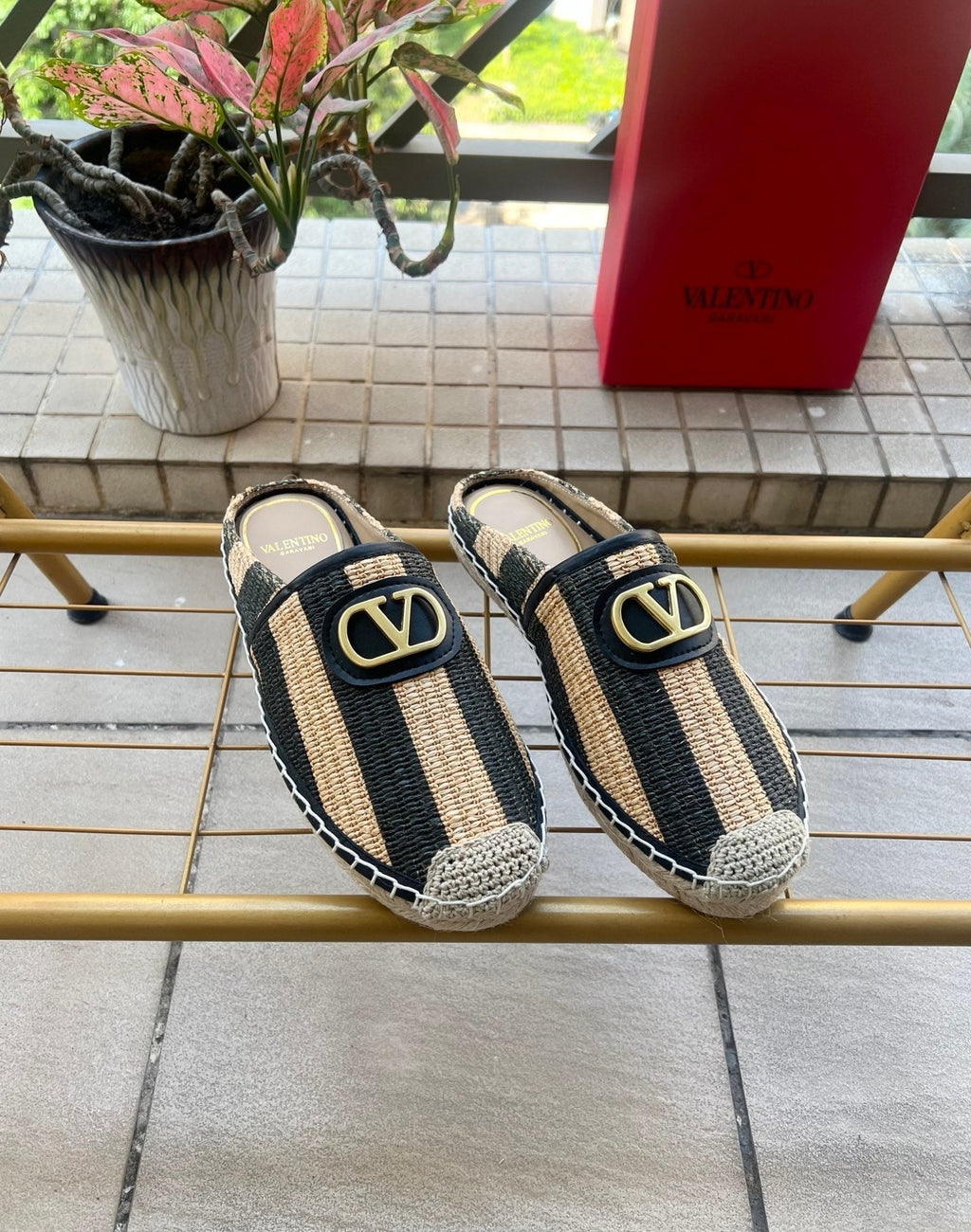 VLogo Signature Striped Espadrille Mules Beige Black Raffia 692191
