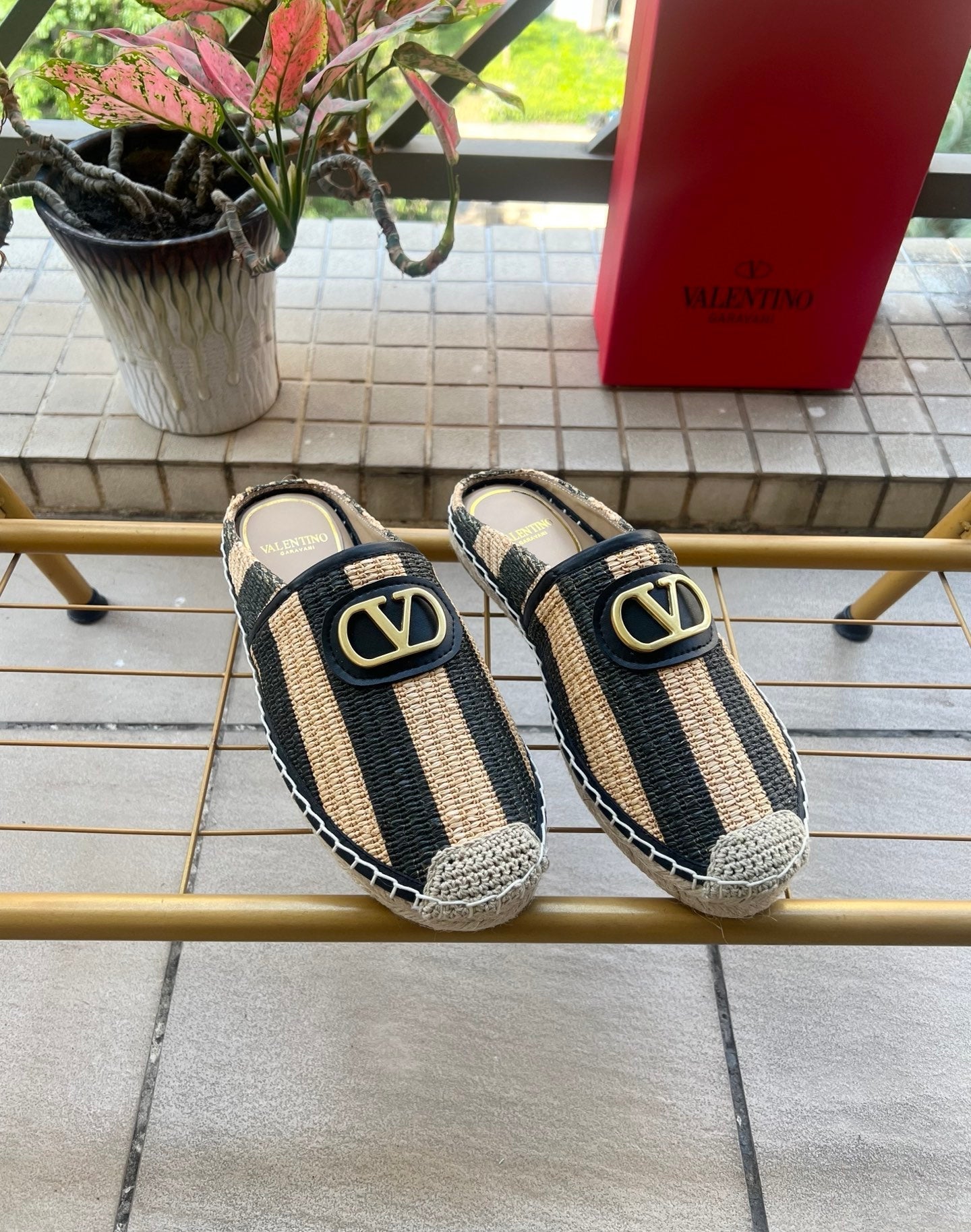 VLogo Signature Striped Espadrille Mules Beige Black Raffia 692191
