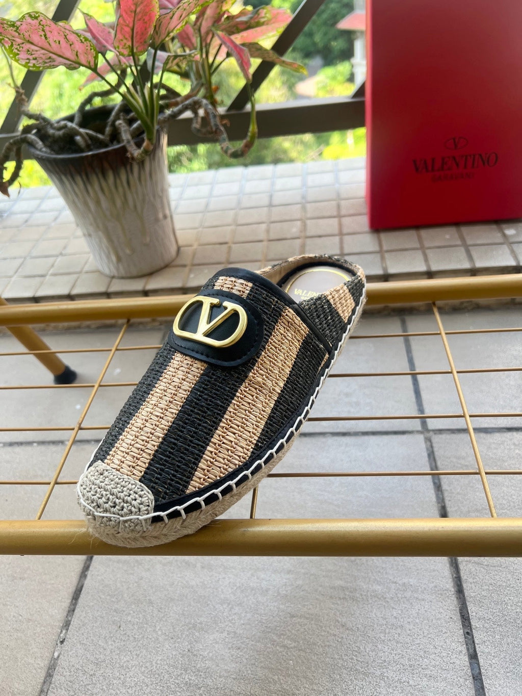 VLogo Signature Striped Espadrille Mules Beige Black Raffia 692191