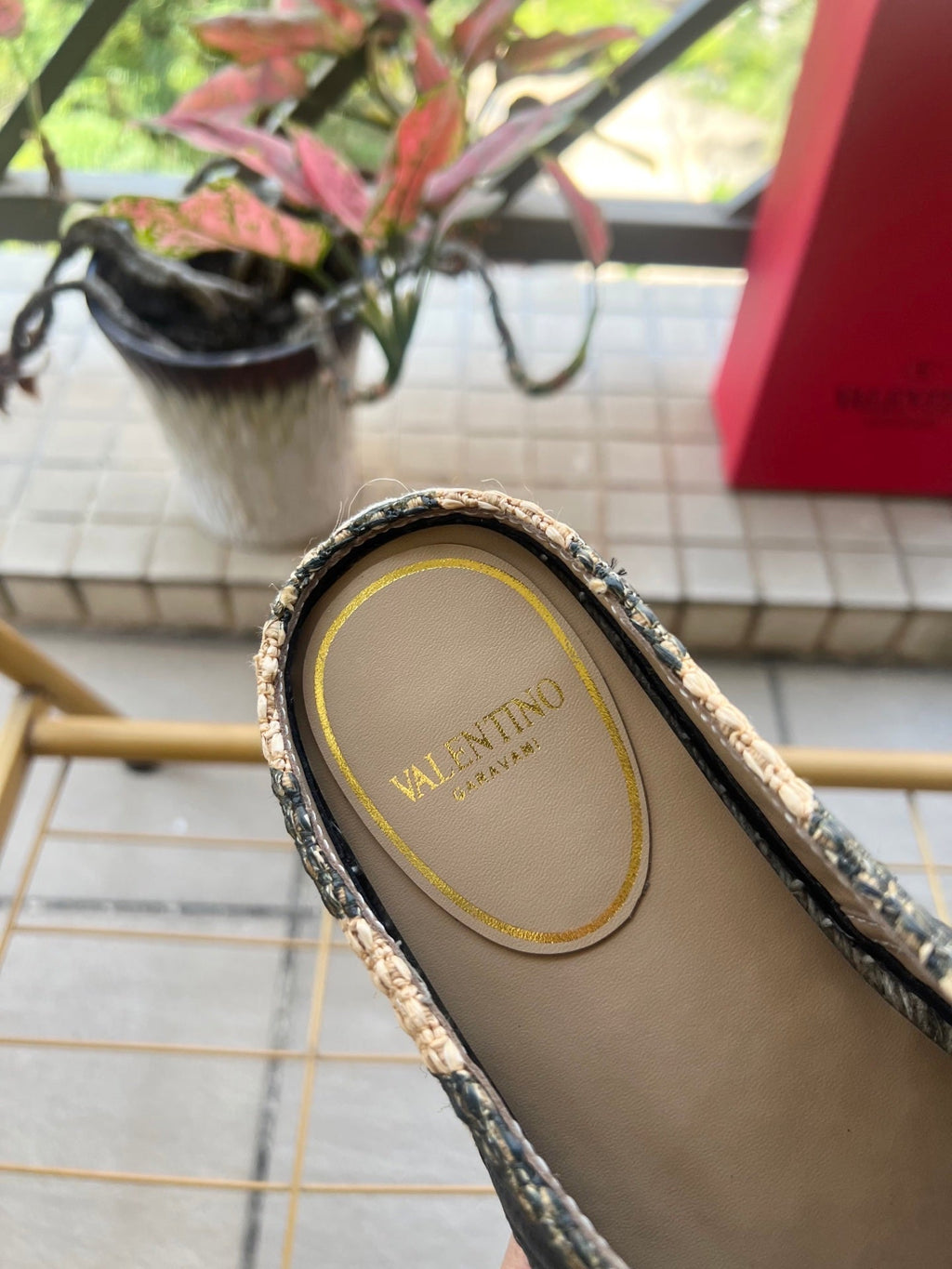 VLogo Signature Striped Espadrille Mules Beige Black Raffia 692191