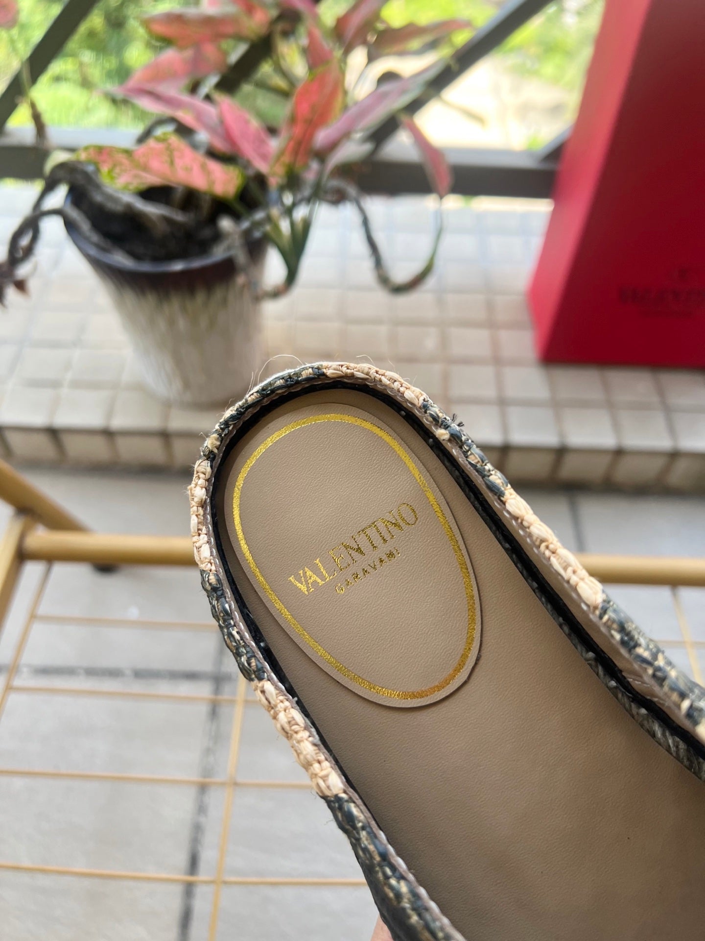 VLogo Signature Striped Espadrille Mules Beige Black Raffia 692191