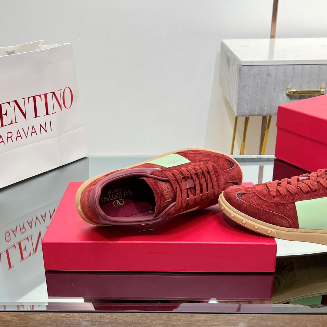 VL 25s Upvillage Sneakers In Red Suede