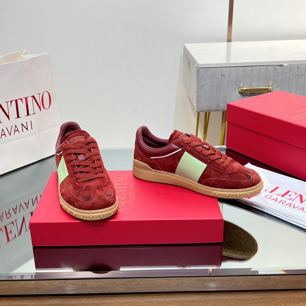 VL 25s Upvillage Sneakers In Red Suede