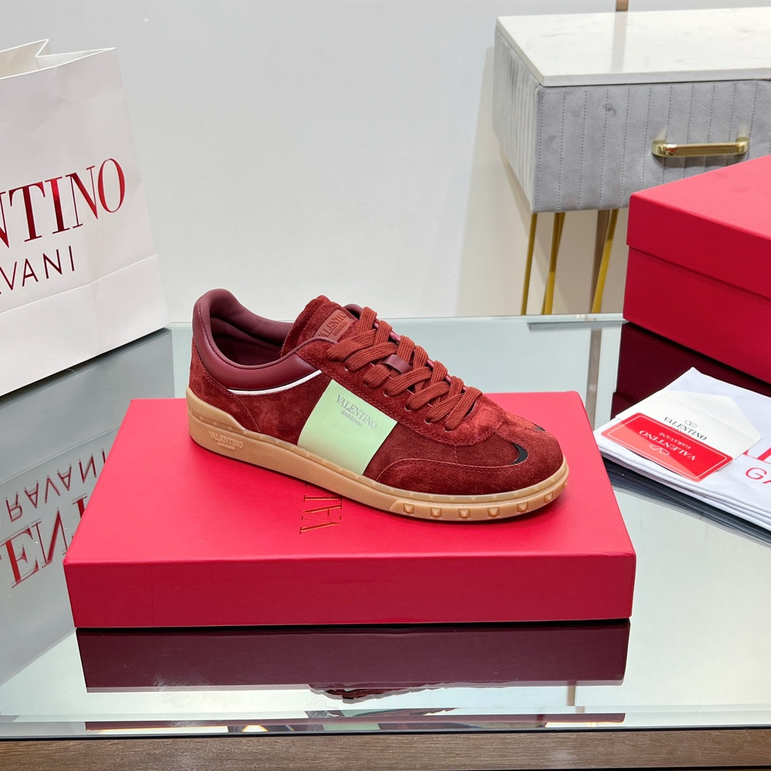 VL 25s Upvillage Sneakers In Red Suede