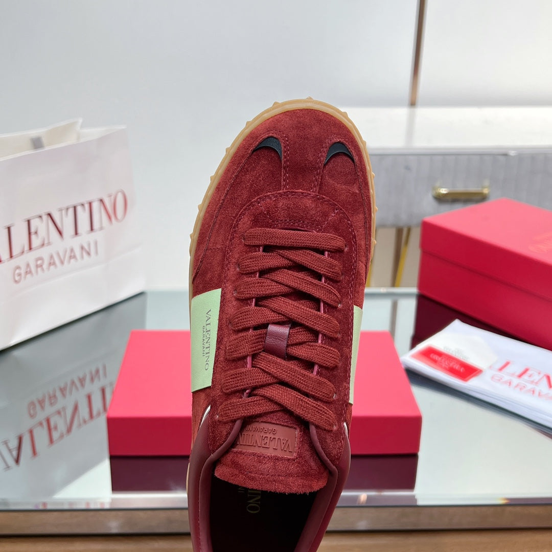 VL 25s Upvillage Sneakers In Red Suede