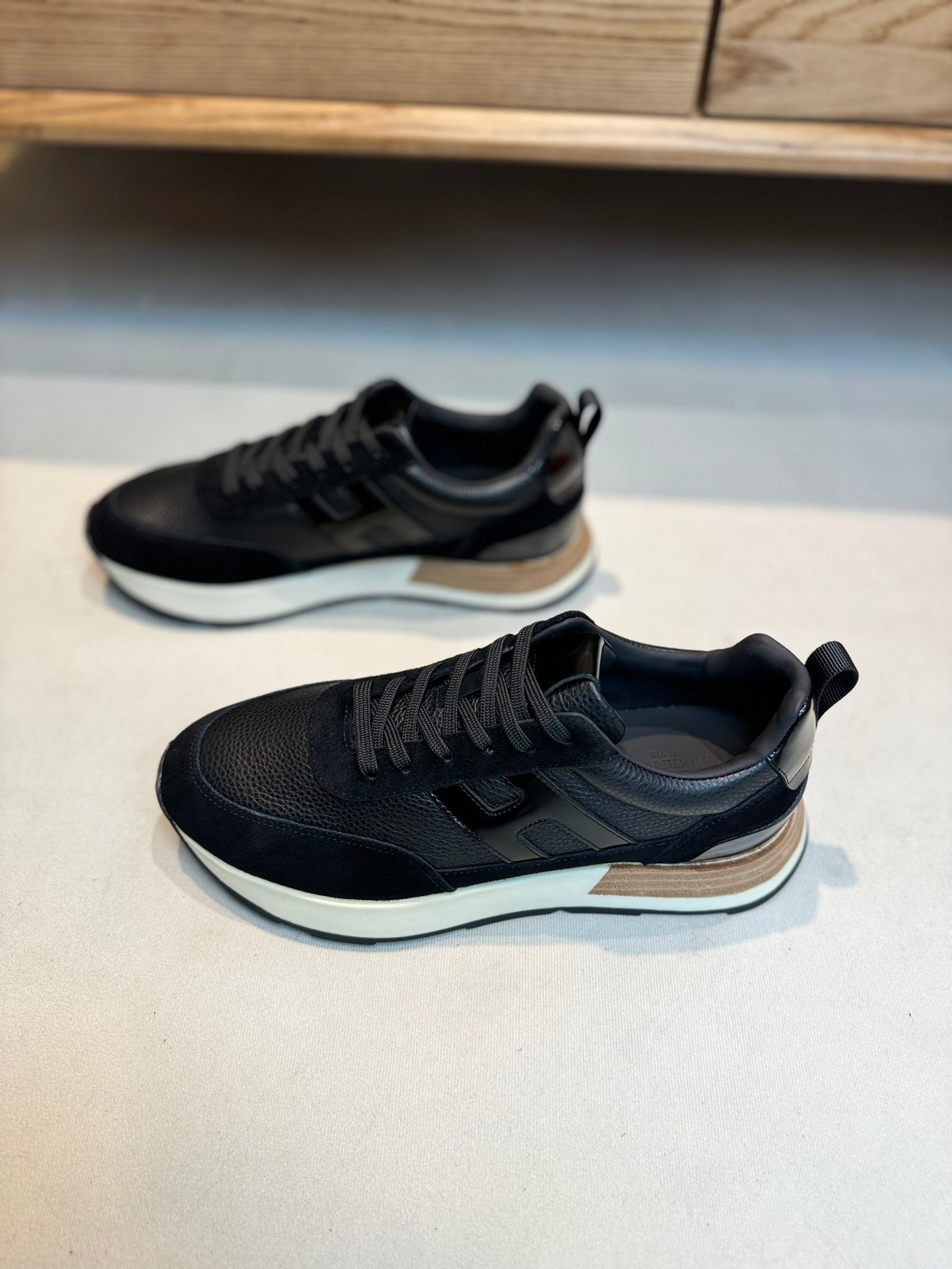 HM INTERACTIVE LACE-UP SNEAKER BLACK CALFSKIN