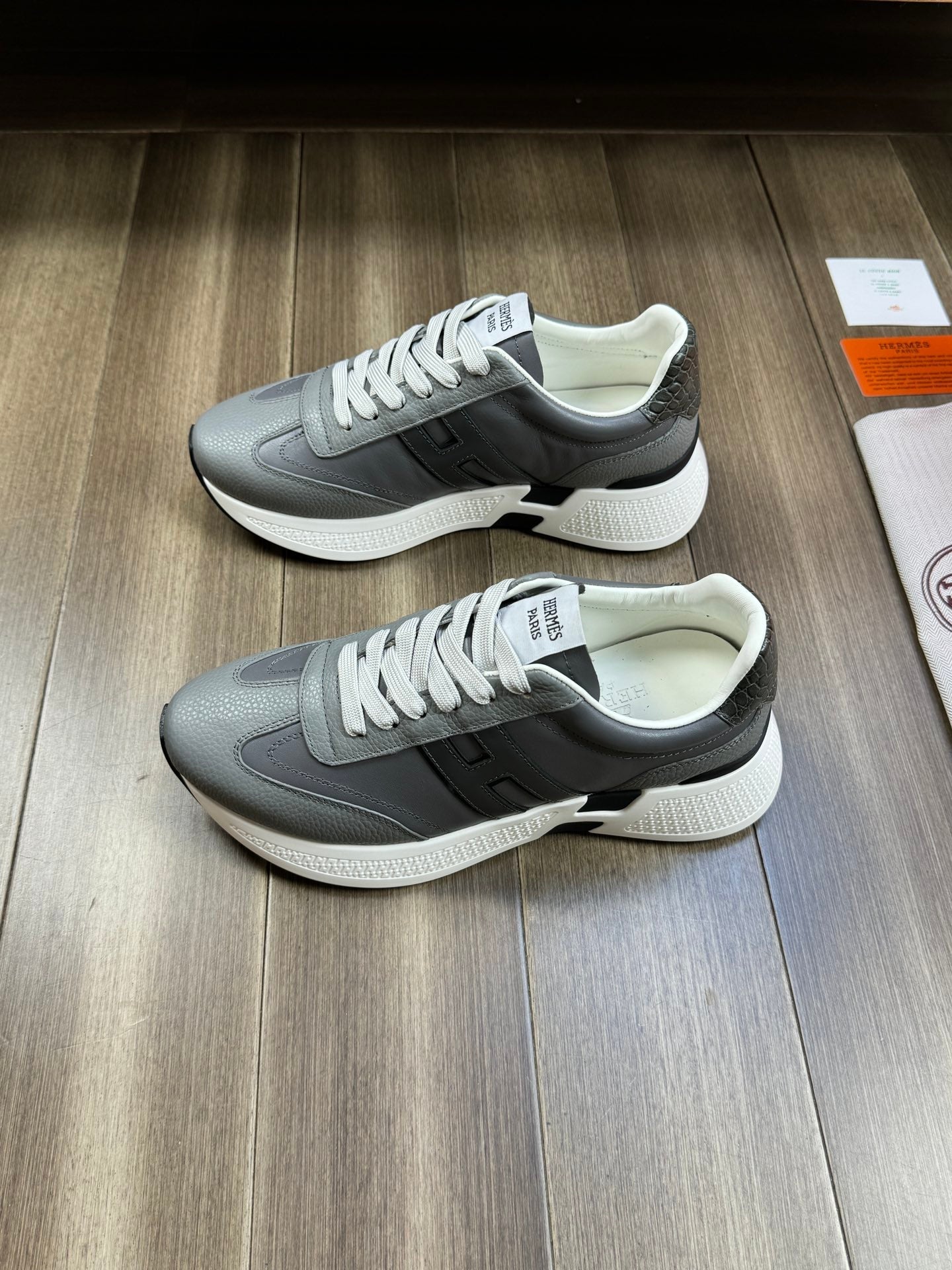 HM TRAIL SNEAKER GRAY CALFSKIN