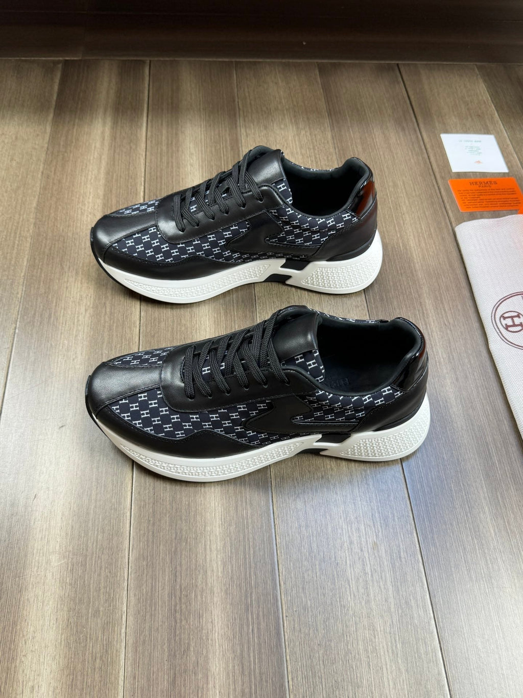 HM PRINTED SNEAKER BLACK TOTEM FABRIC