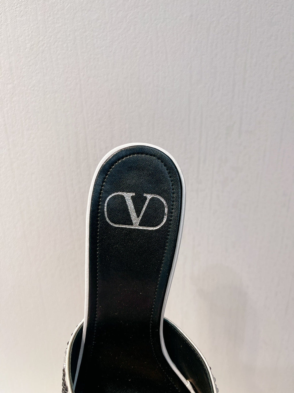 VT High Heeled Sandals Black White Sheepskin 292832