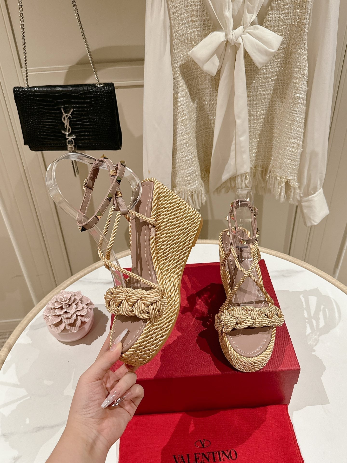 Garavani Rockstud Wedge Sandals 100mm In Beige Mix Rosy Brown Calfskin And Nylon Rope 829396