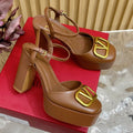VT Signature 115mm Patent Leather Platform Pumps Brown Calfskin 286471