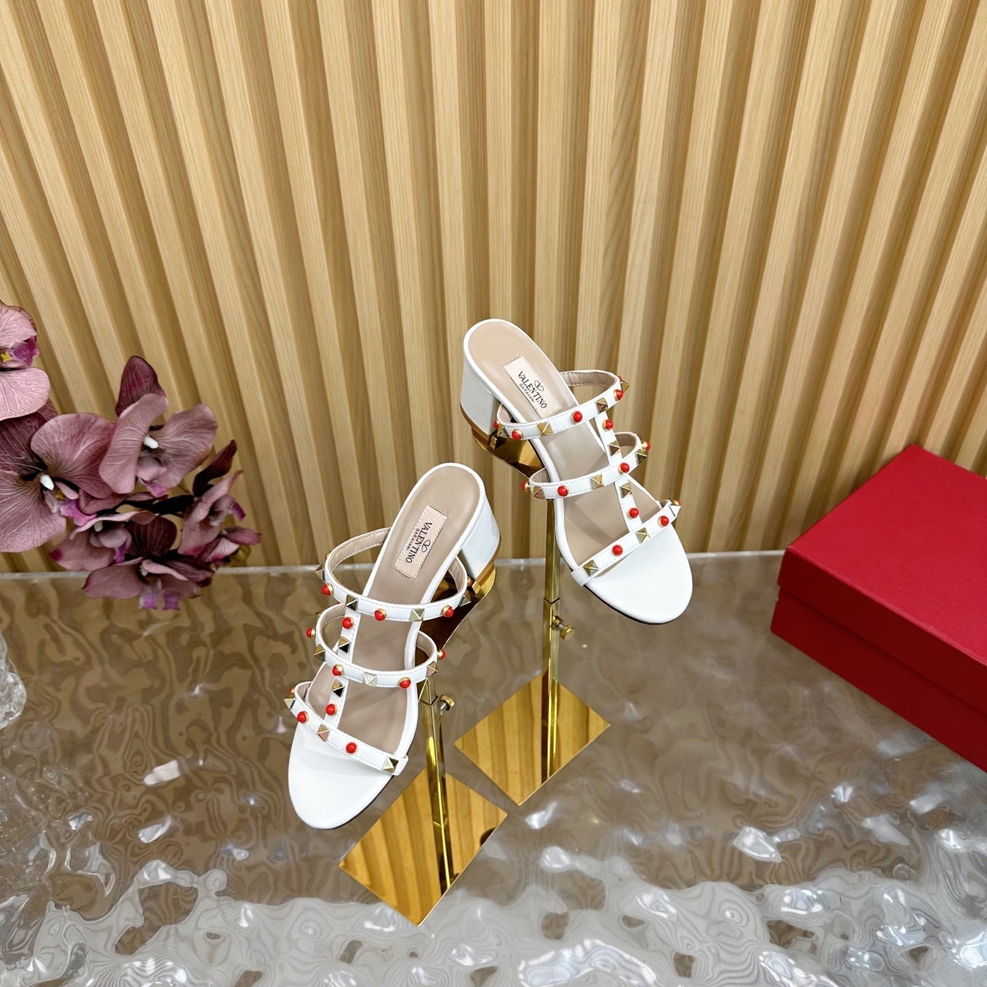 Rockstud Leather Caged Mule Sandals 60mm White Sheepskin 307863