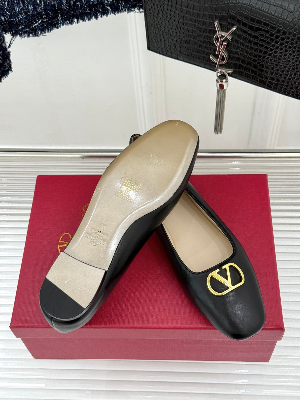 VLogo Signature Ballerina Black Sheepskin 702260