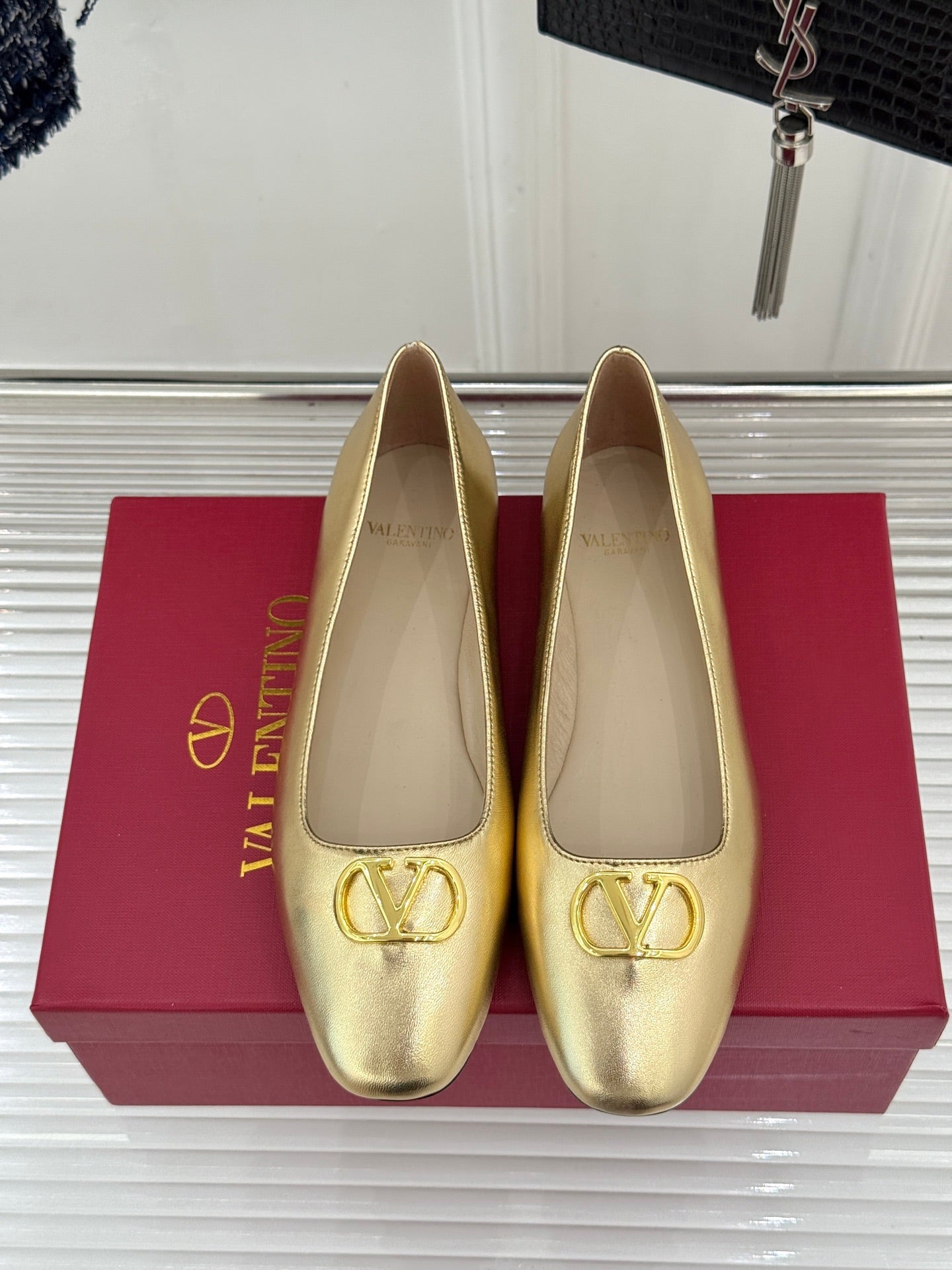 VLogo Signature Ballerina Gold Sheepskin 702258