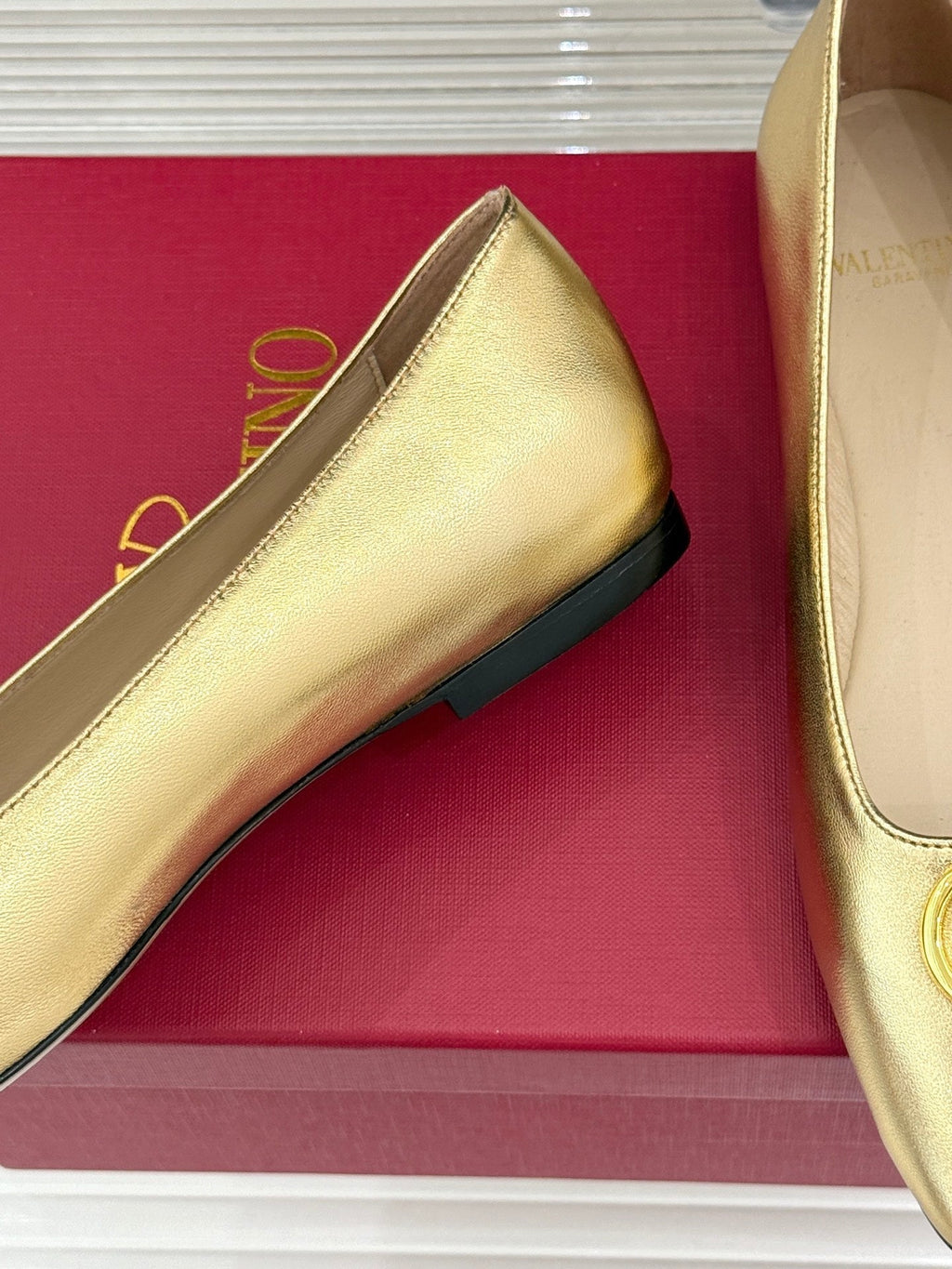 VLogo Signature Ballerina Gold Sheepskin 702258