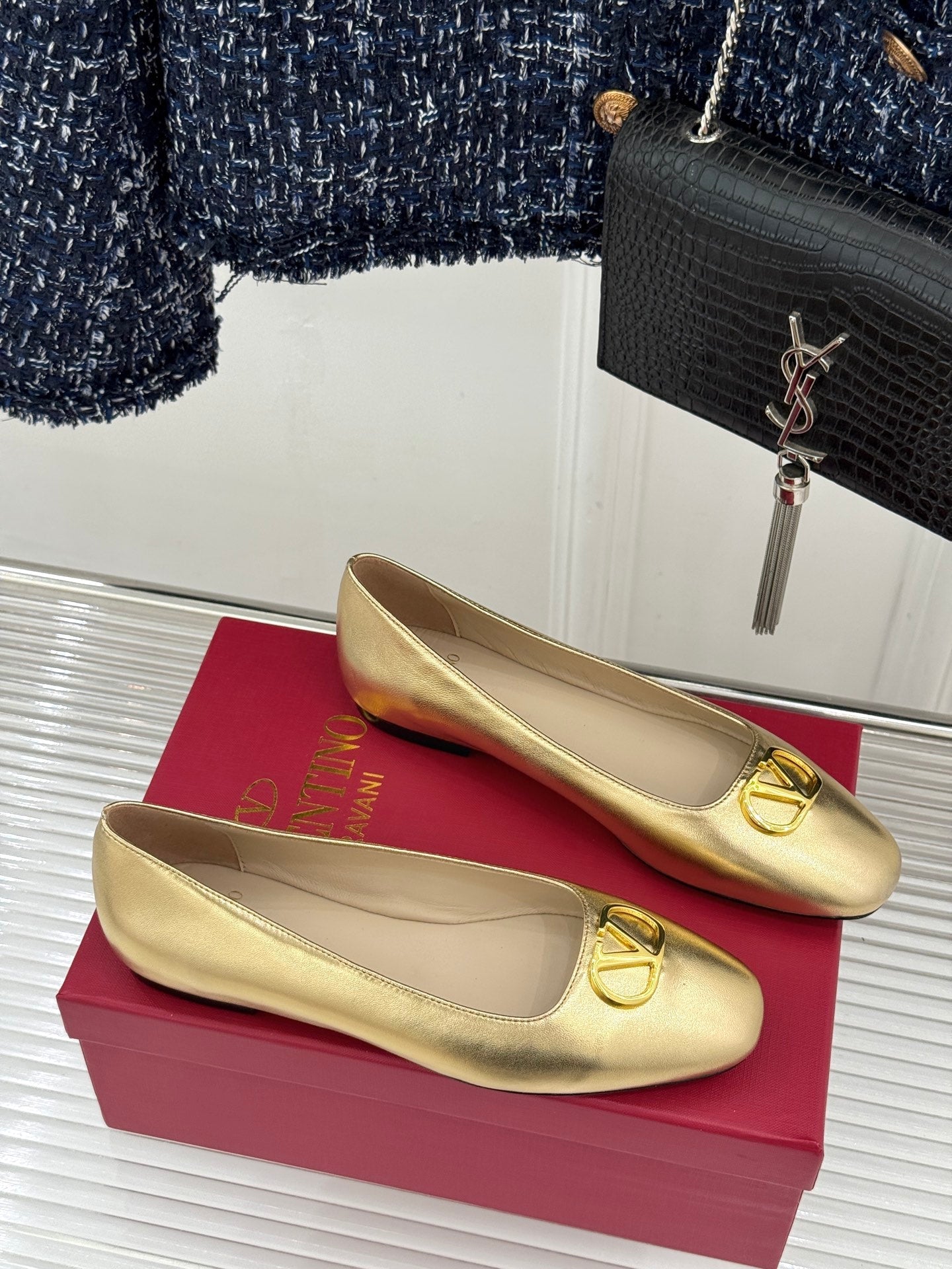 VLogo Signature Ballerina Gold Sheepskin 702258