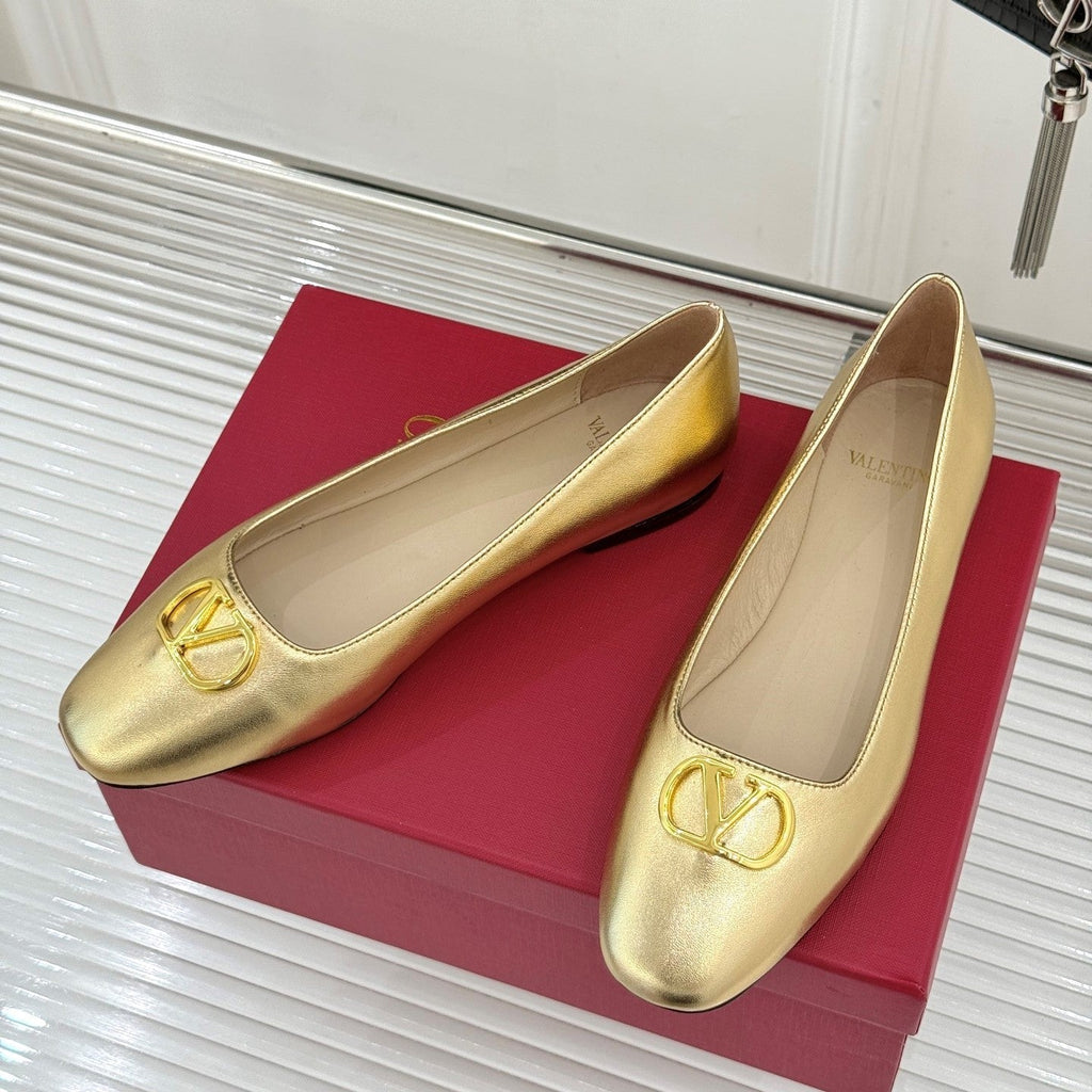 VLogo Signature Ballerina Gold Sheepskin 702258