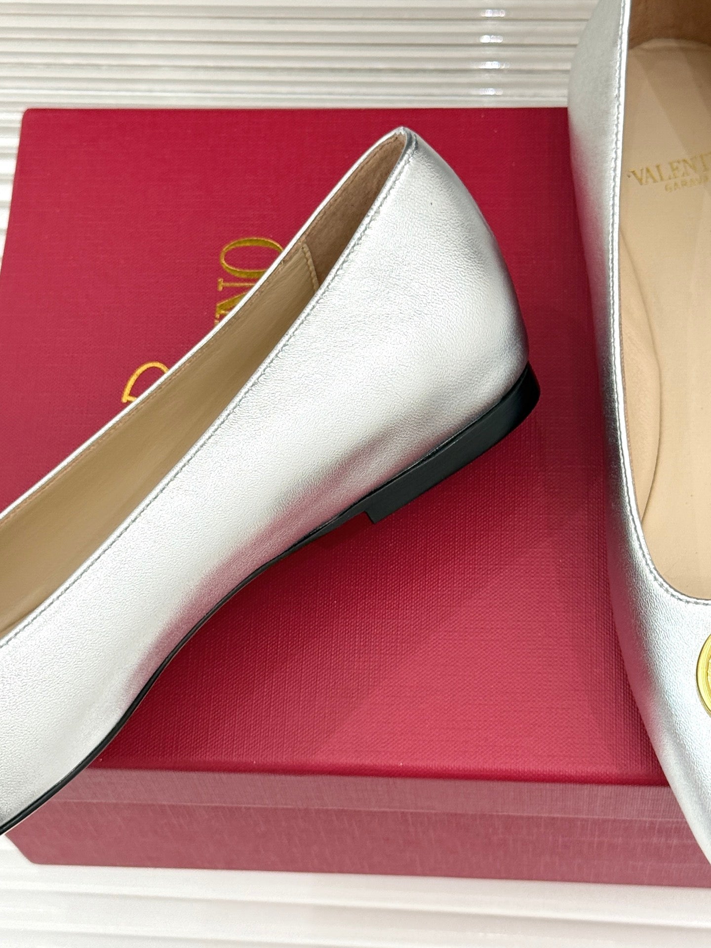 VLogo Signature Ballerina Sliver Sheepskin 702259