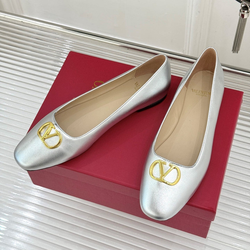 VLogo Signature Ballerina Sliver Sheepskin 702259