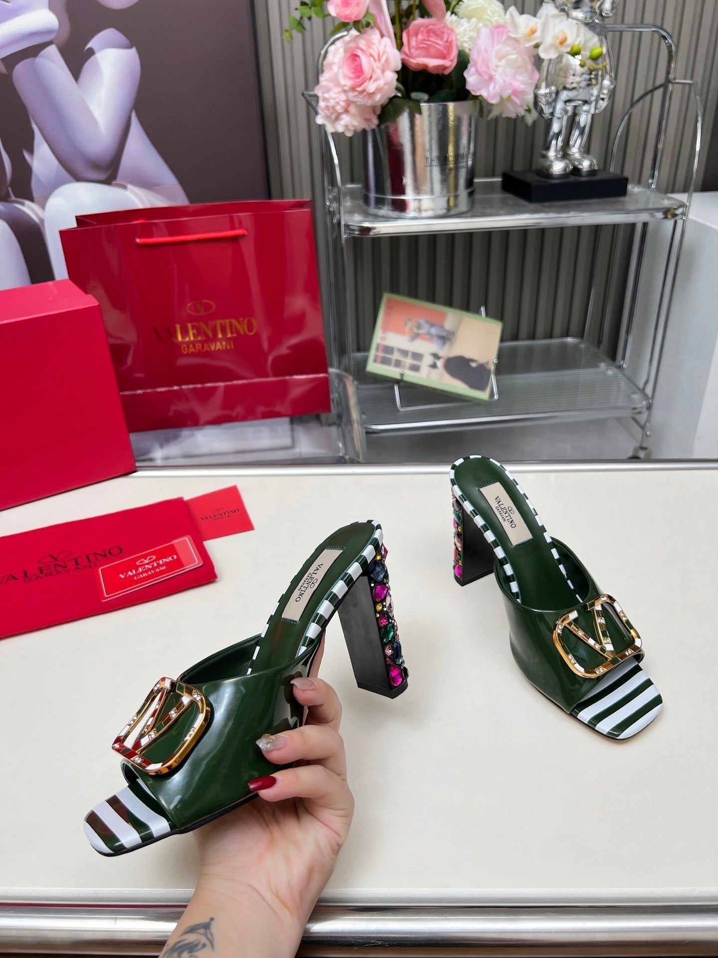 VT Vlogo High-Heeled Sandals 10.5cm Emerald Green Patent Leather 625761