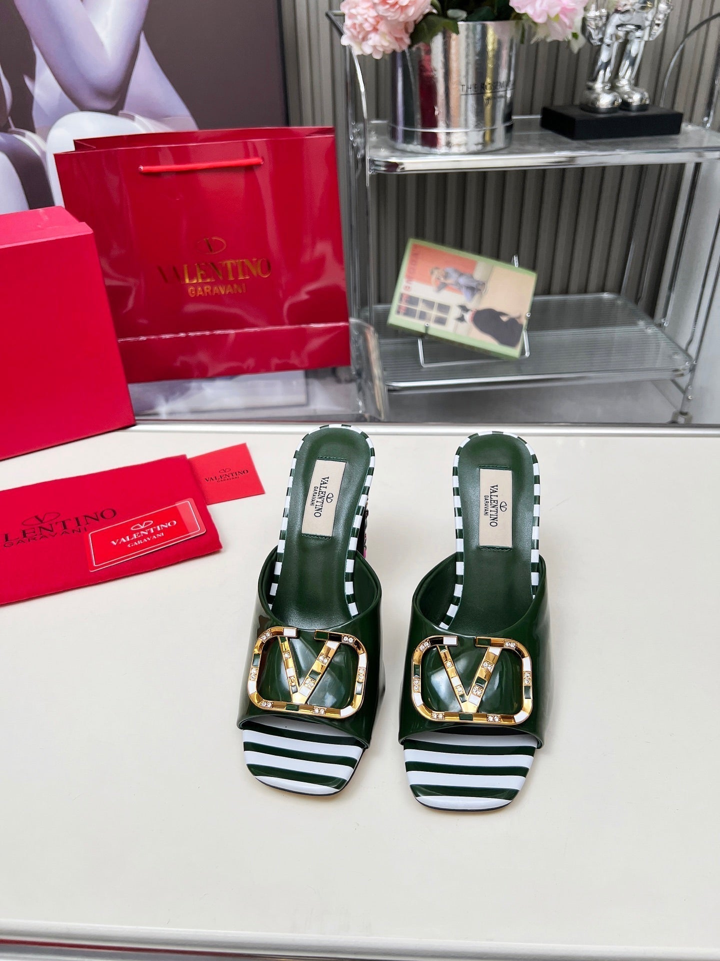 VT Vlogo High-Heeled Sandals 10.5cm Emerald Green Patent Leather 625761