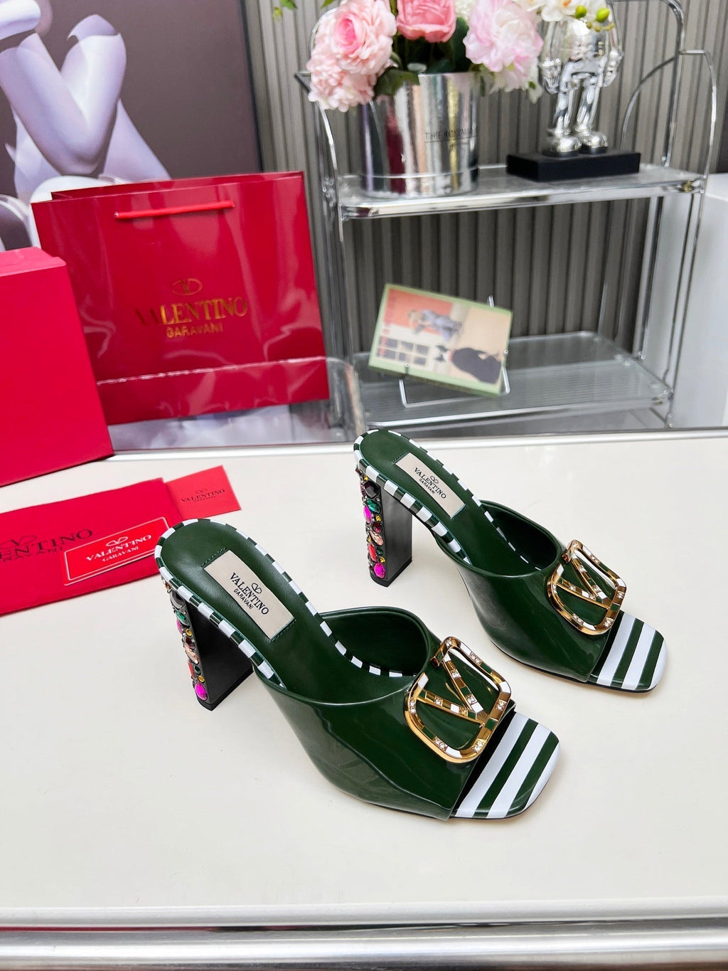 VT Vlogo High-Heeled Sandals 10.5cm Emerald Green Patent Leather 625761