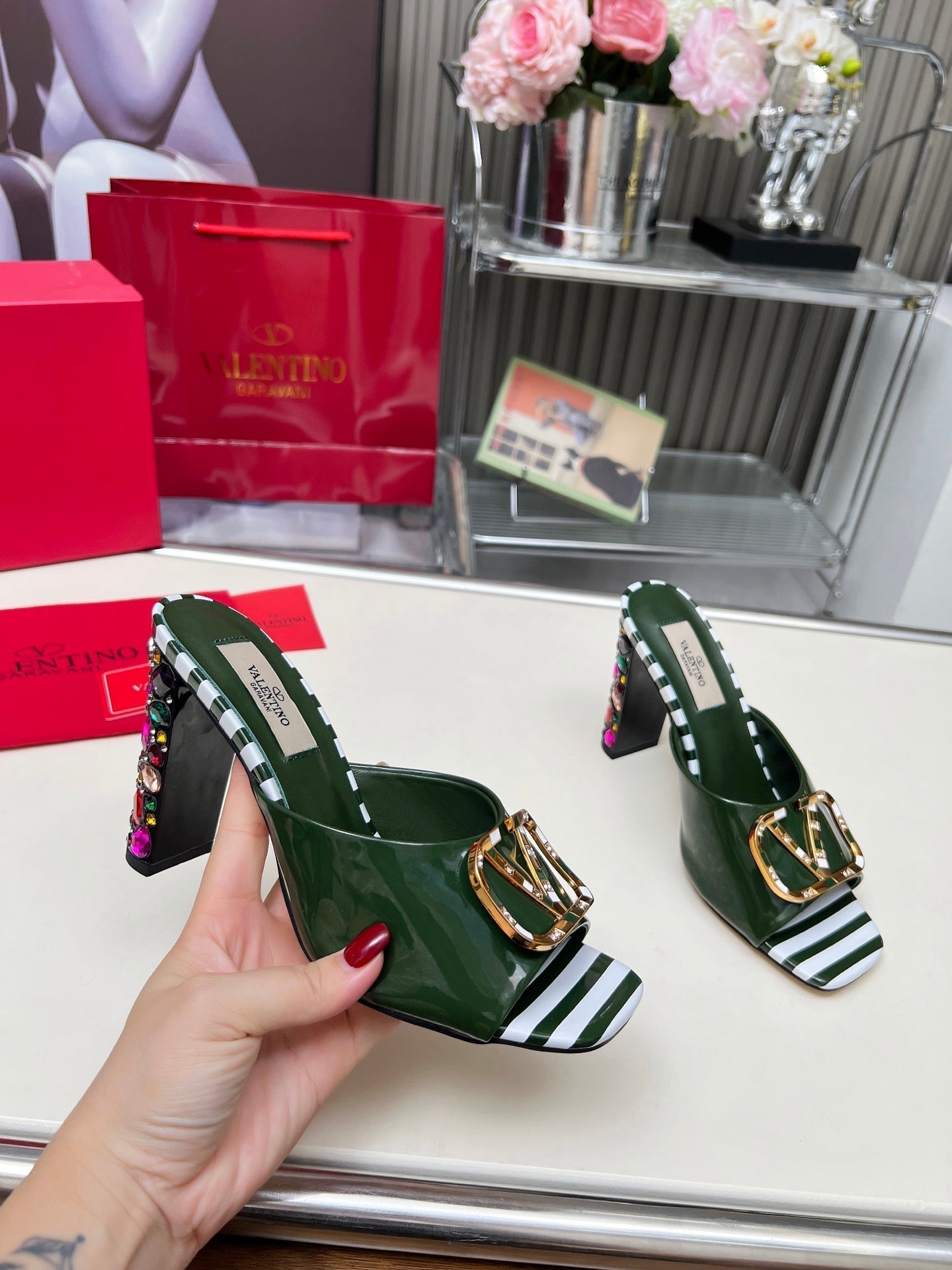 VT Vlogo High-Heeled Sandals 10.5cm Emerald Green Patent Leather 625761