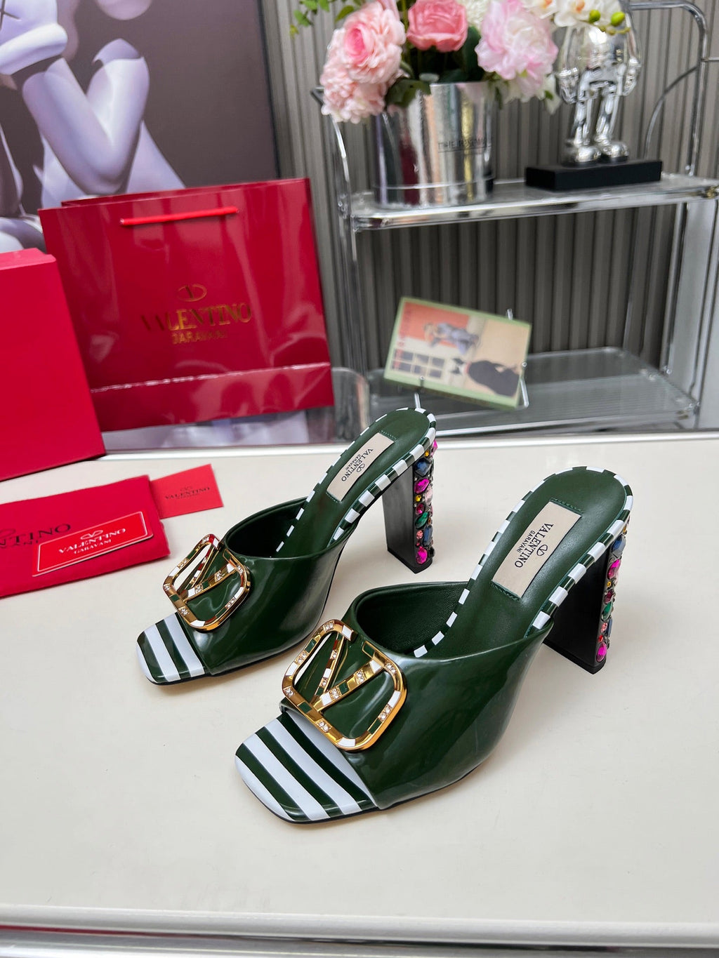 VT Vlogo High-Heeled Sandals 10.5cm Emerald Green Patent Leather 625761