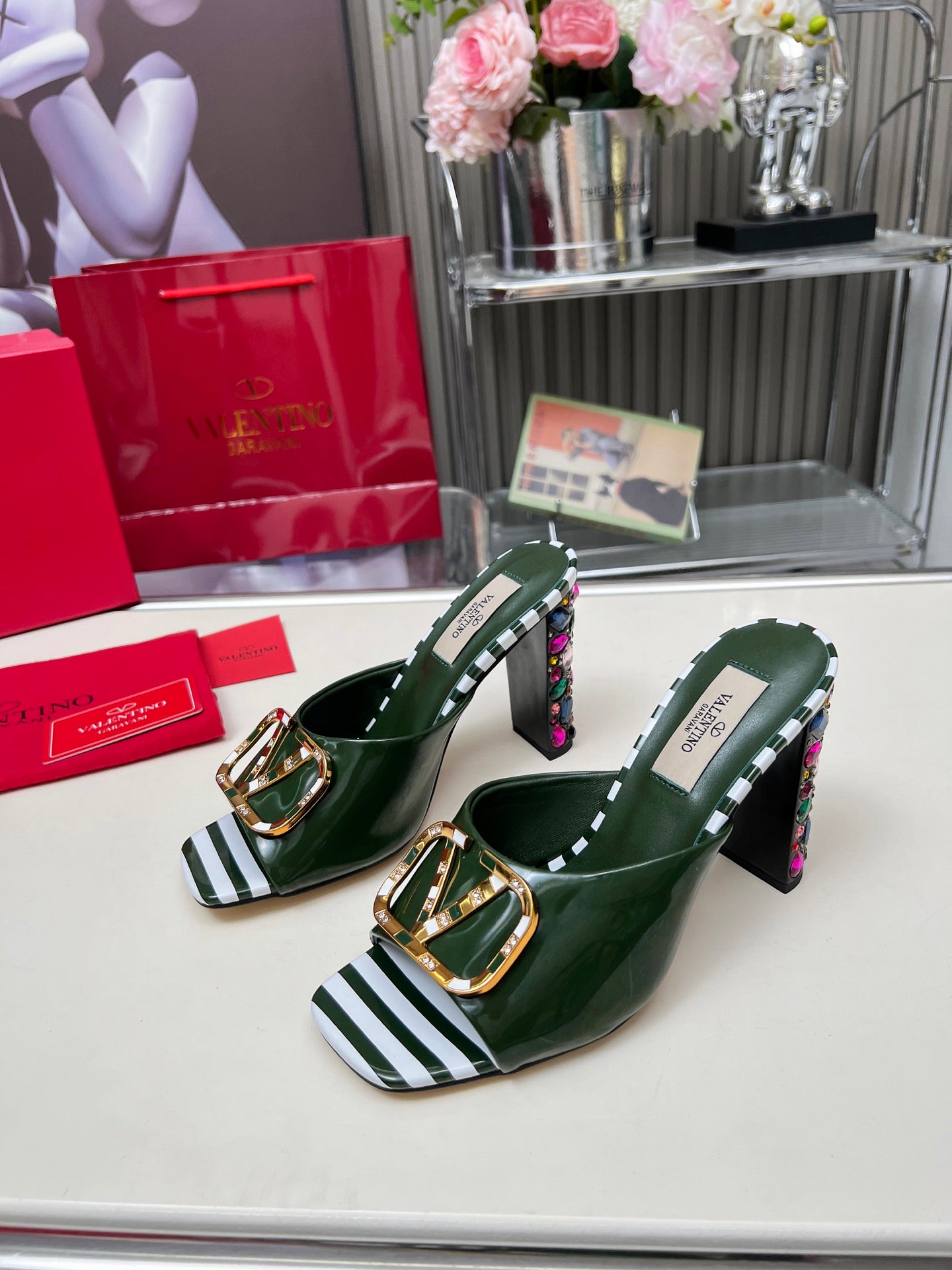 VT Vlogo High-Heeled Sandals 10.5cm Emerald Green Patent Leather 625761