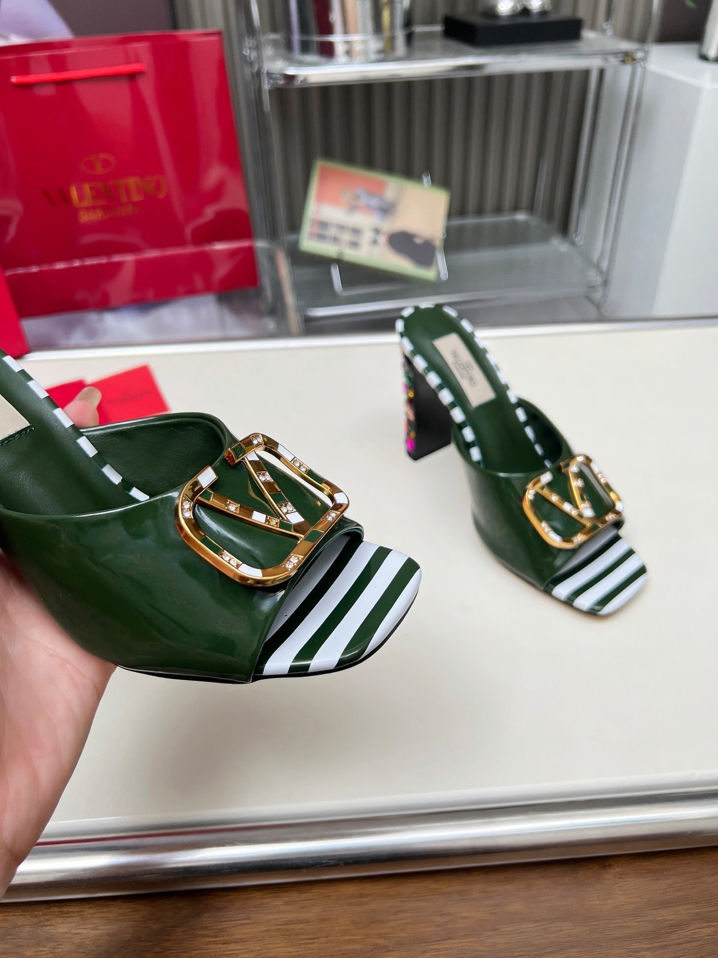 VT Vlogo High-Heeled Sandals 10.5cm Emerald Green Patent Leather 625761