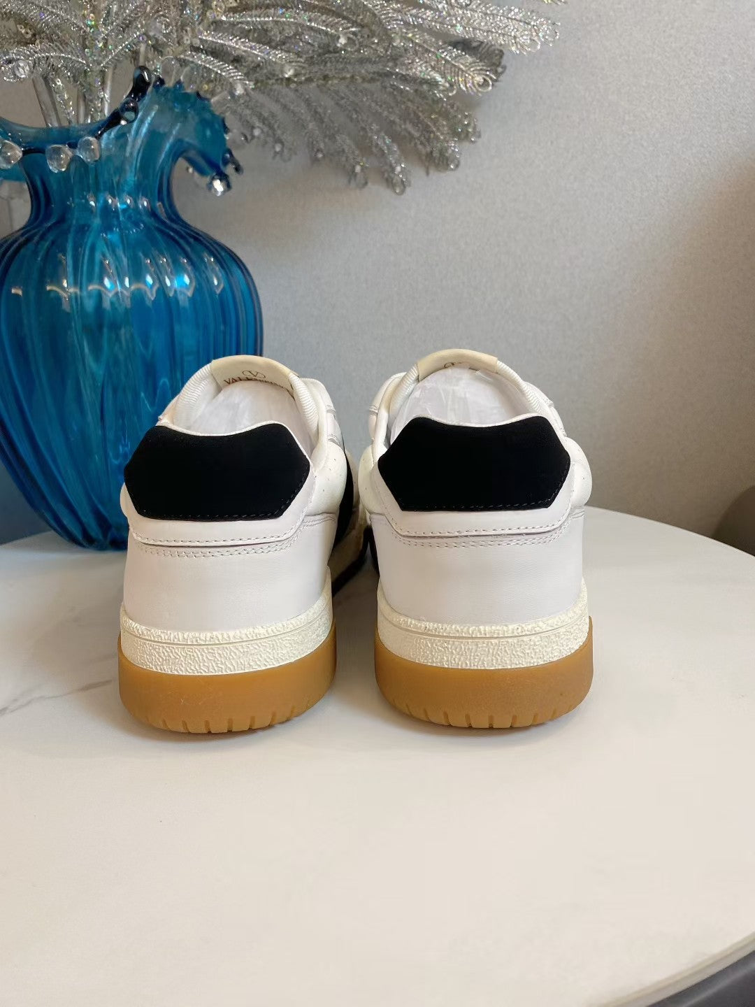 VT 25S Casual Sneakers White Black Cowhide Suede 563098