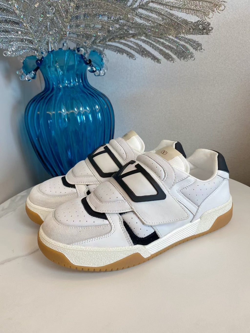 VT 25S Couple Sneakers White Black Calfskin Suede 563099