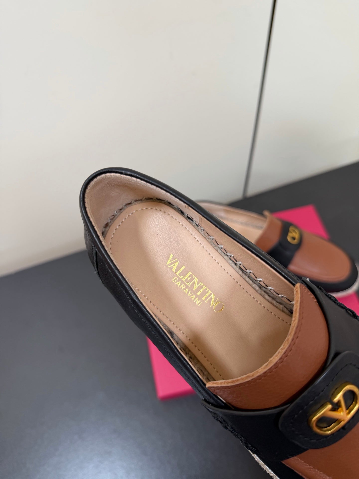 Valen Palm Avenue Loafer Black Brown Raffia Calfskin 619034